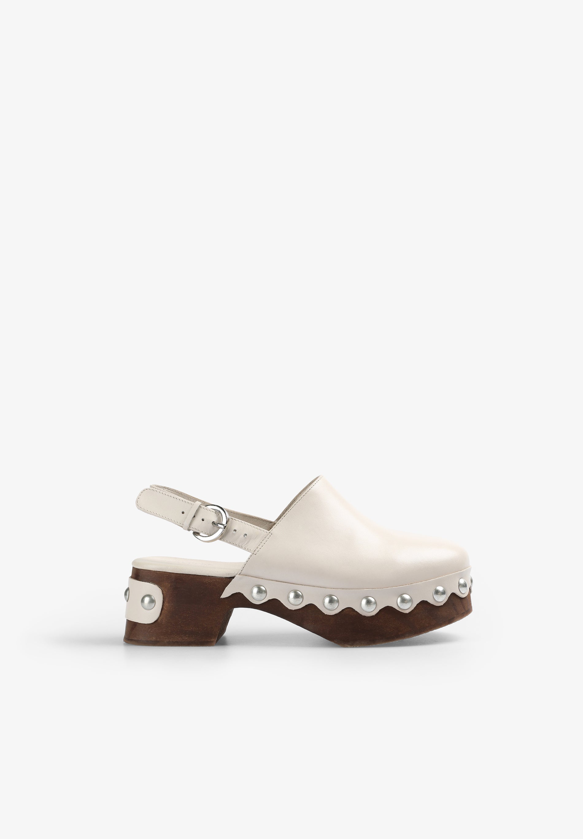 ZUECO PIEL TACHUELAS