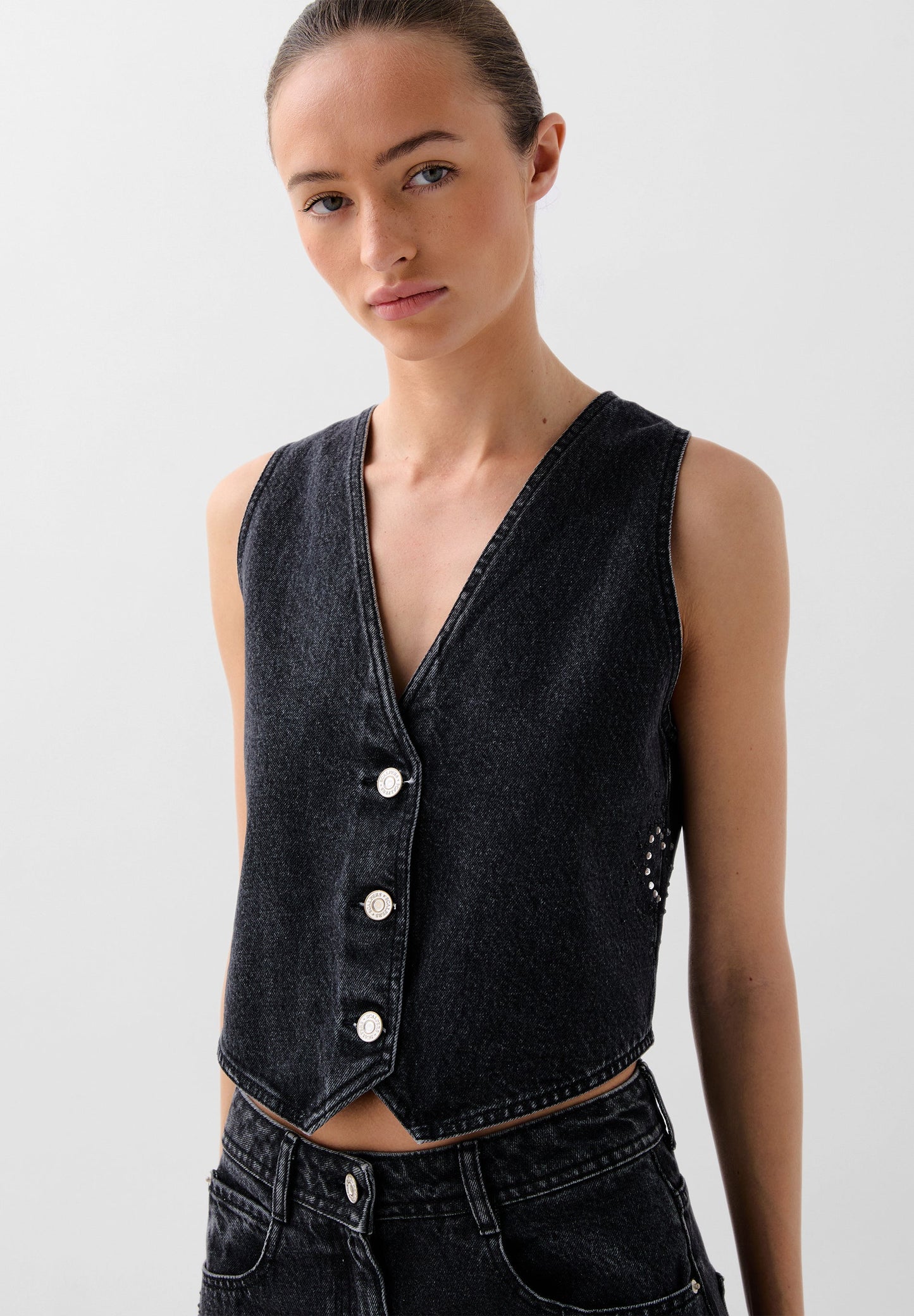CHALECO DENIM ONDAS TACHUELAS