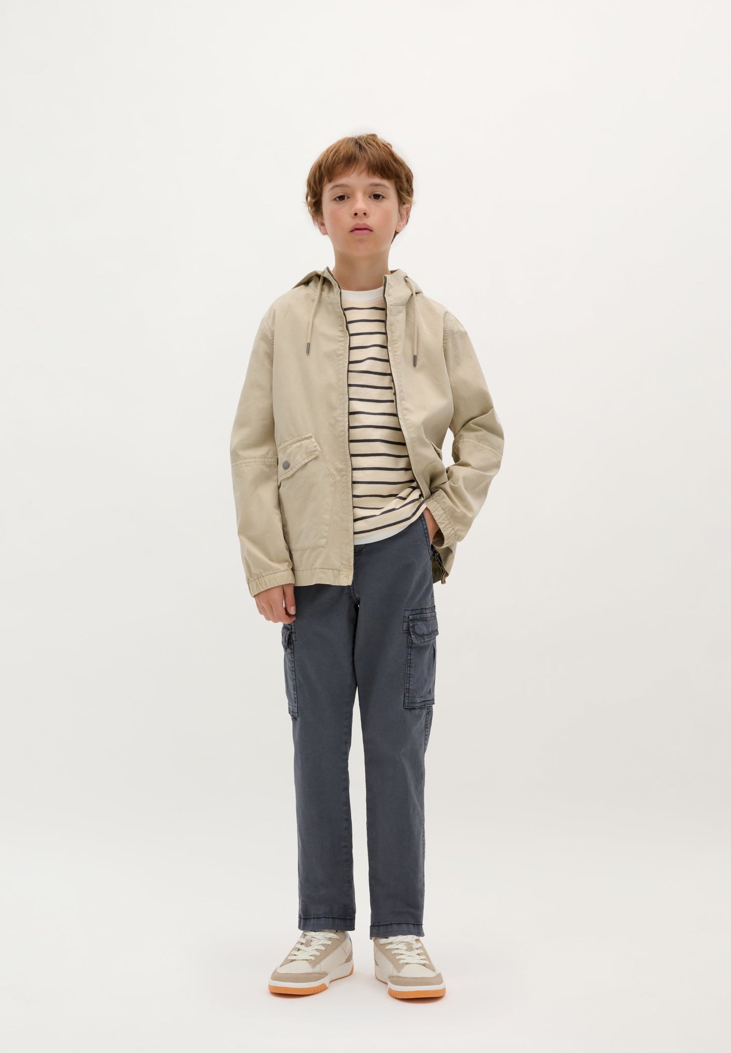 PARKA LIGERA CAPUCHA