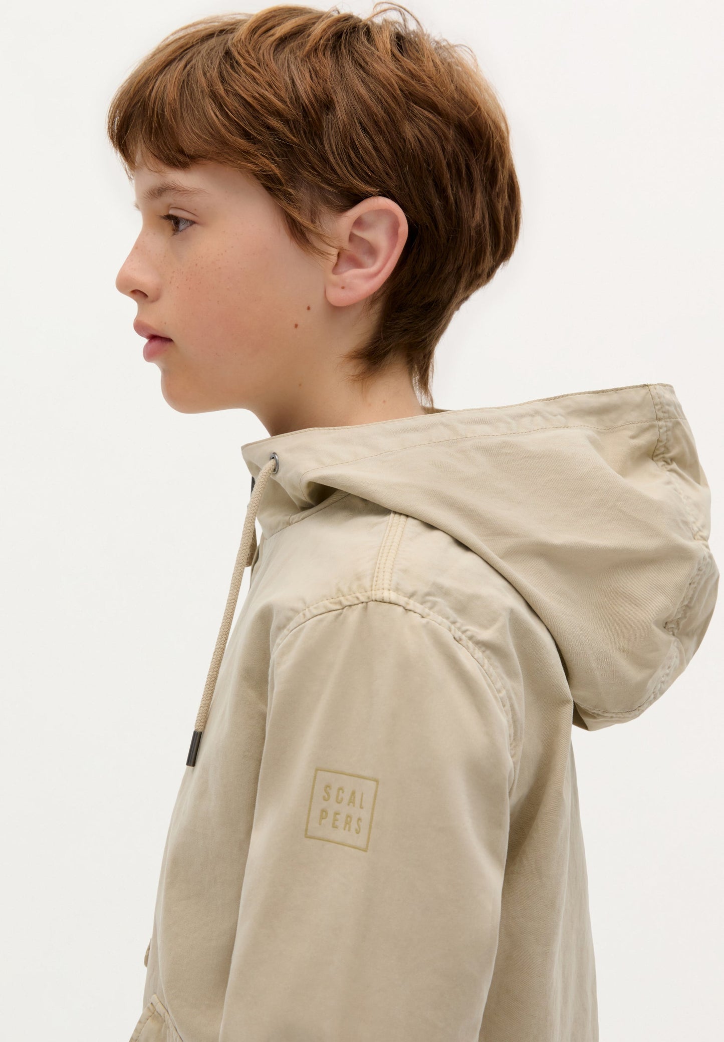 PARKA LIGERA CAPUCHA