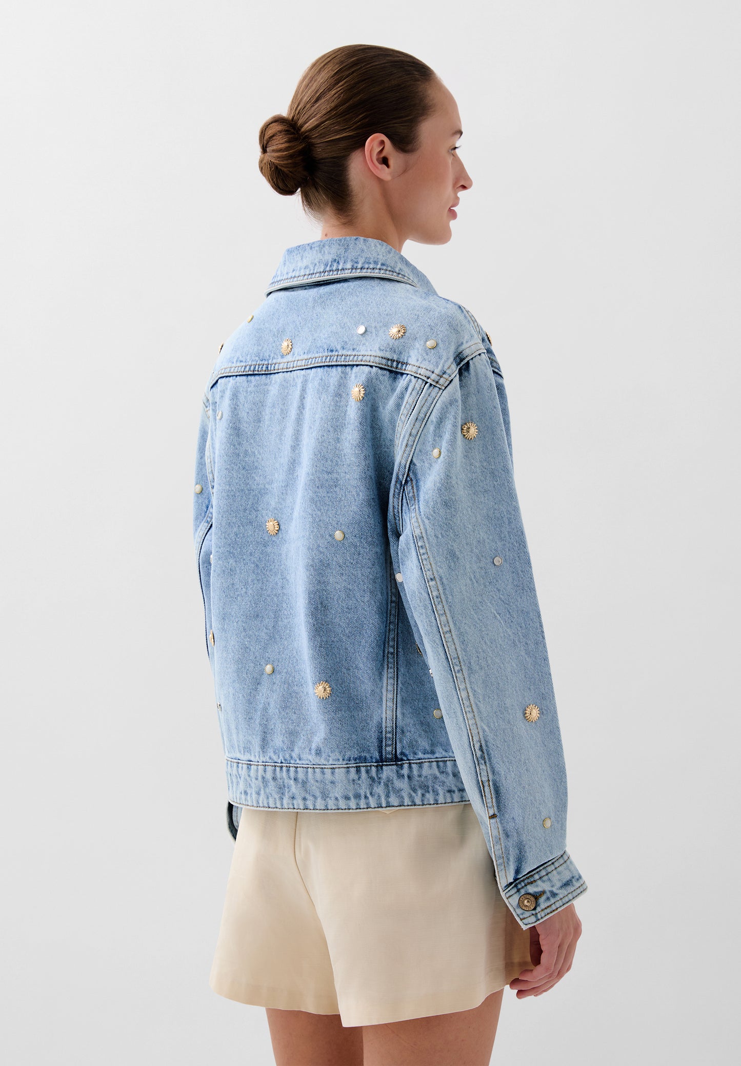 CAZADORA DENIM TACHUELAS