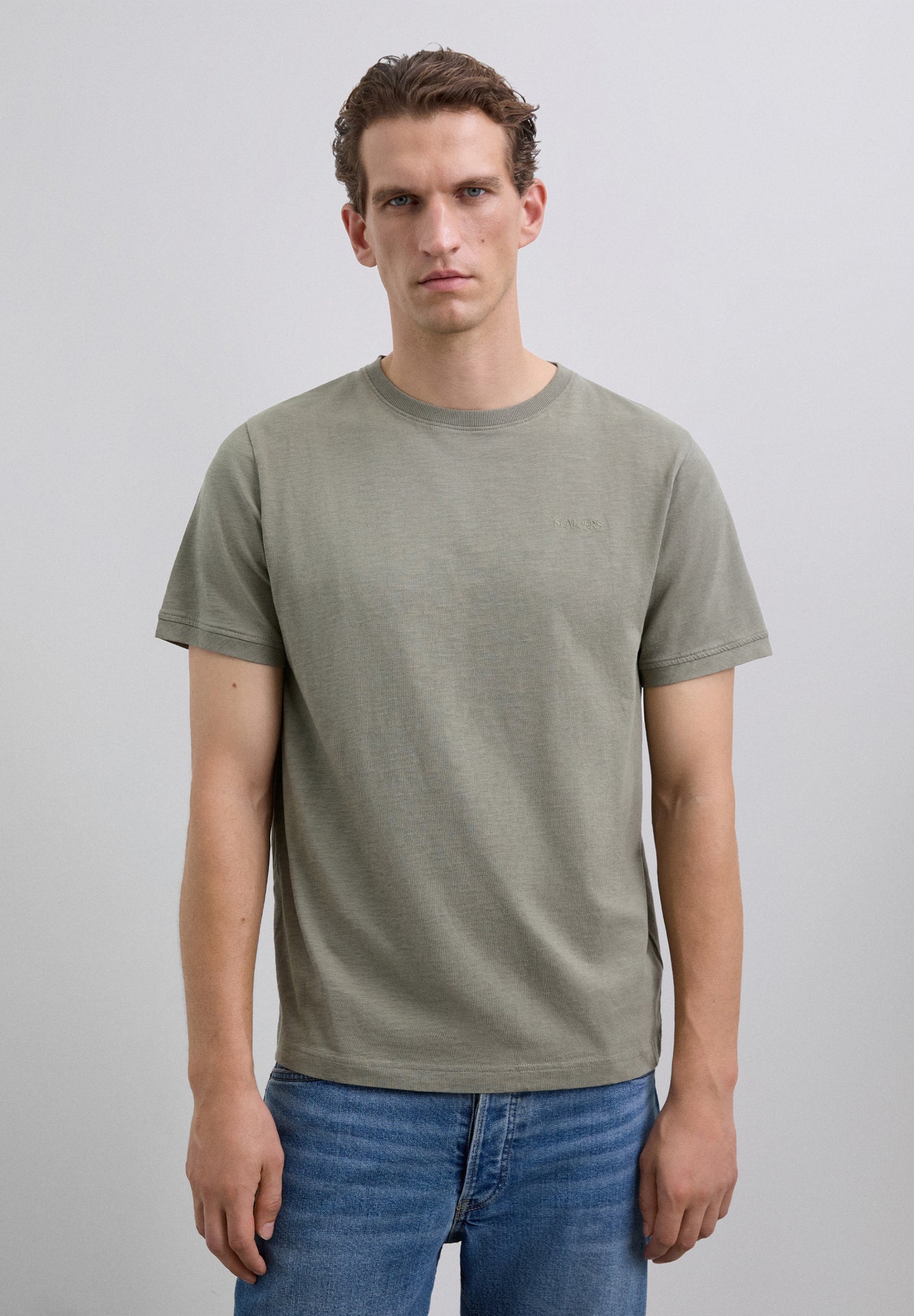 CAMISETA BORDADA EFECTO LAVADO