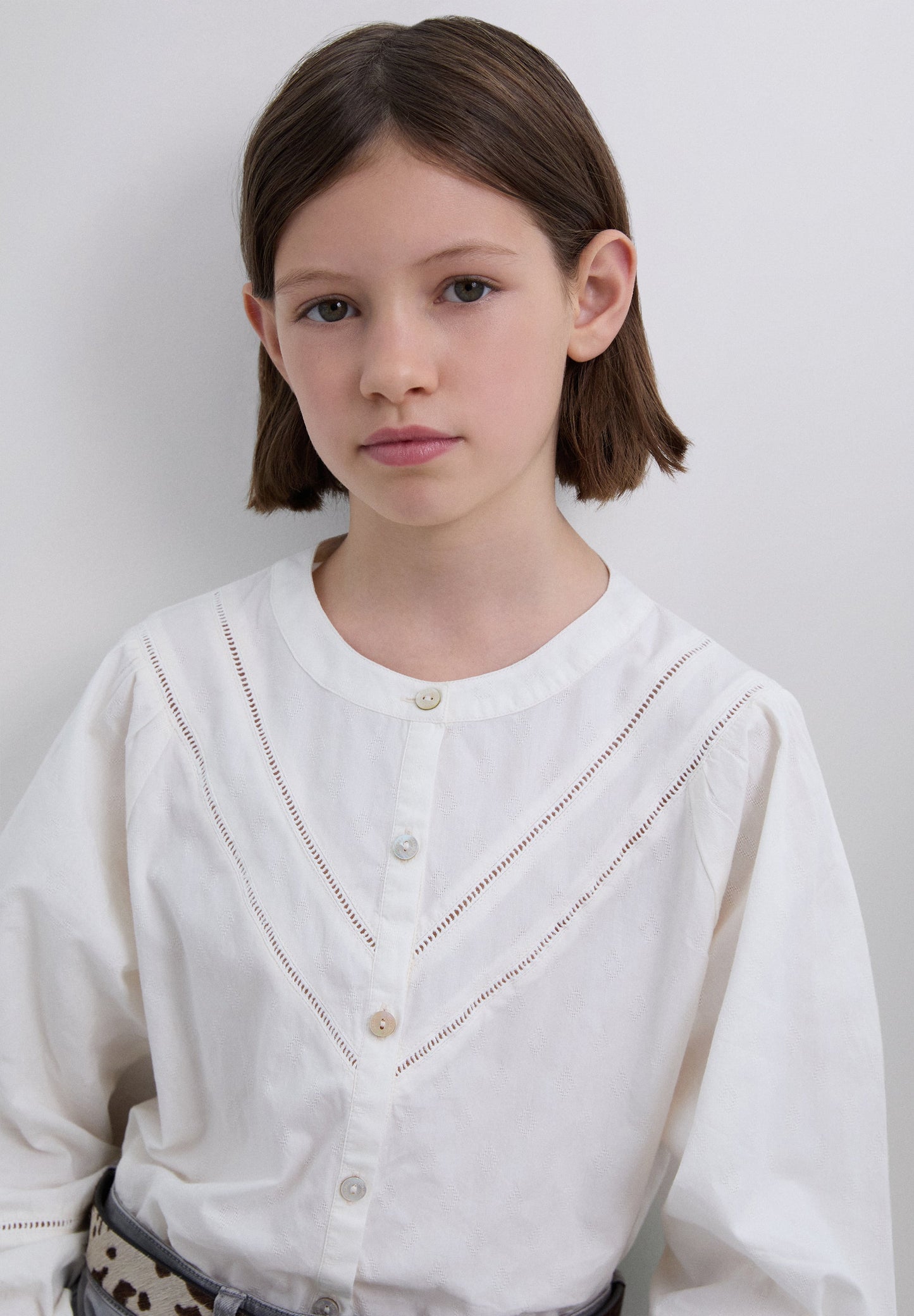 CAMISA ROMÁNTICA BORDADOS