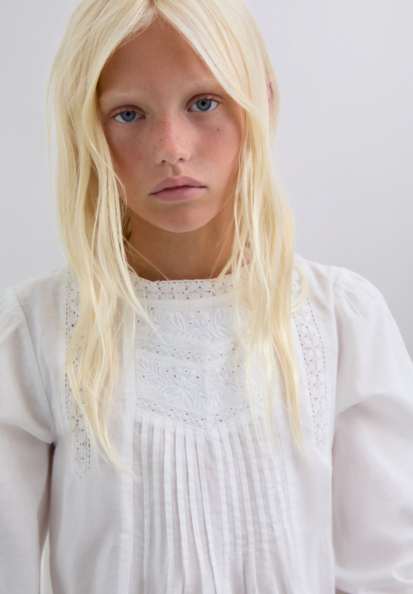 BLUSA MOTIVOS ENCAJE