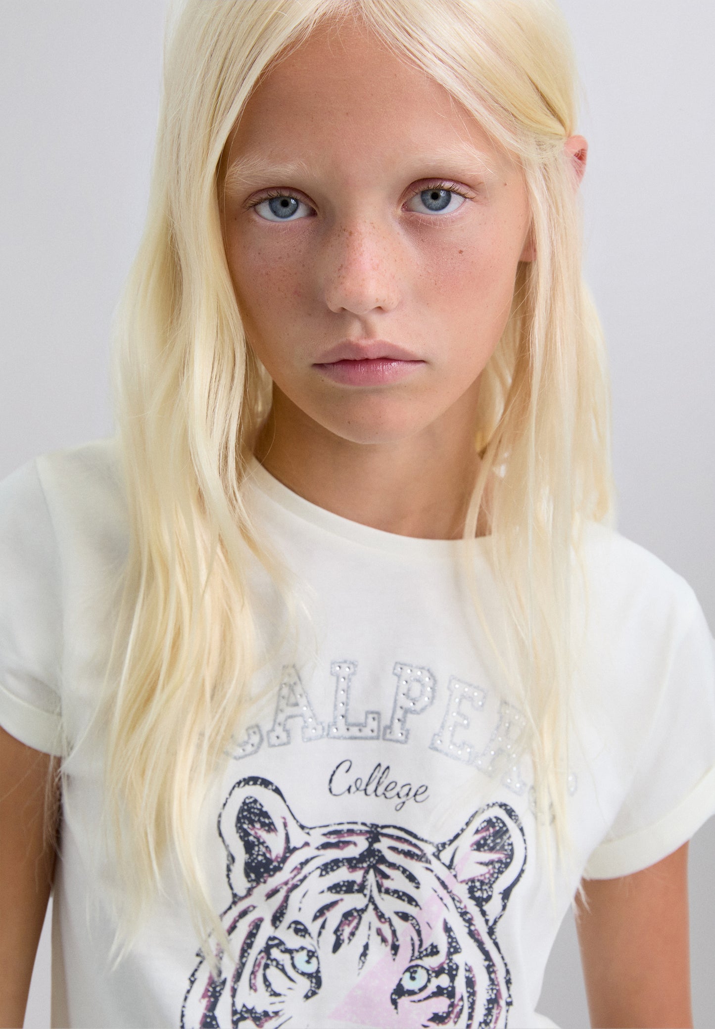 CAMISETA STRASS ESTAMPADA