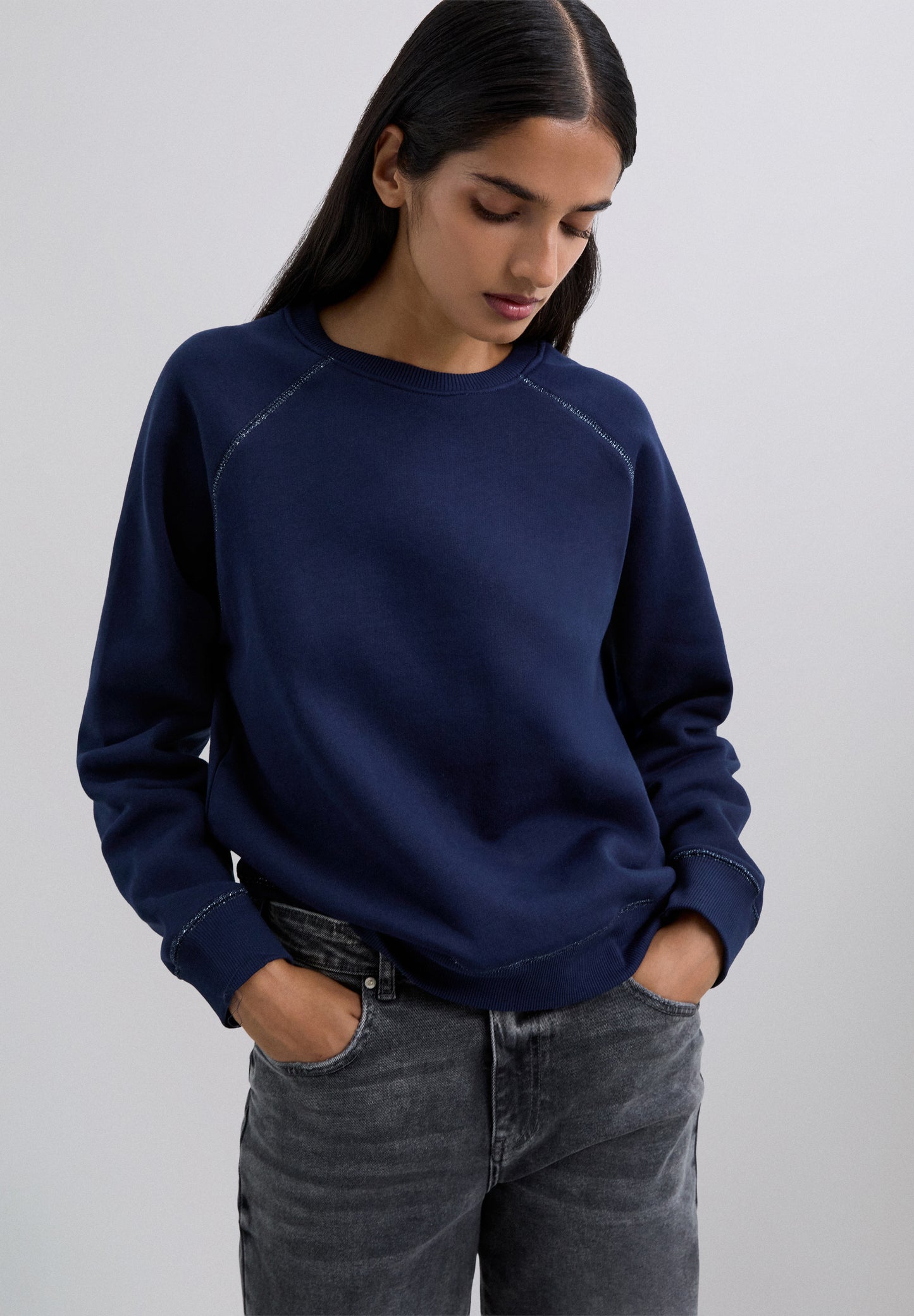 SUDADERA LOGO BORDADO TRASERO