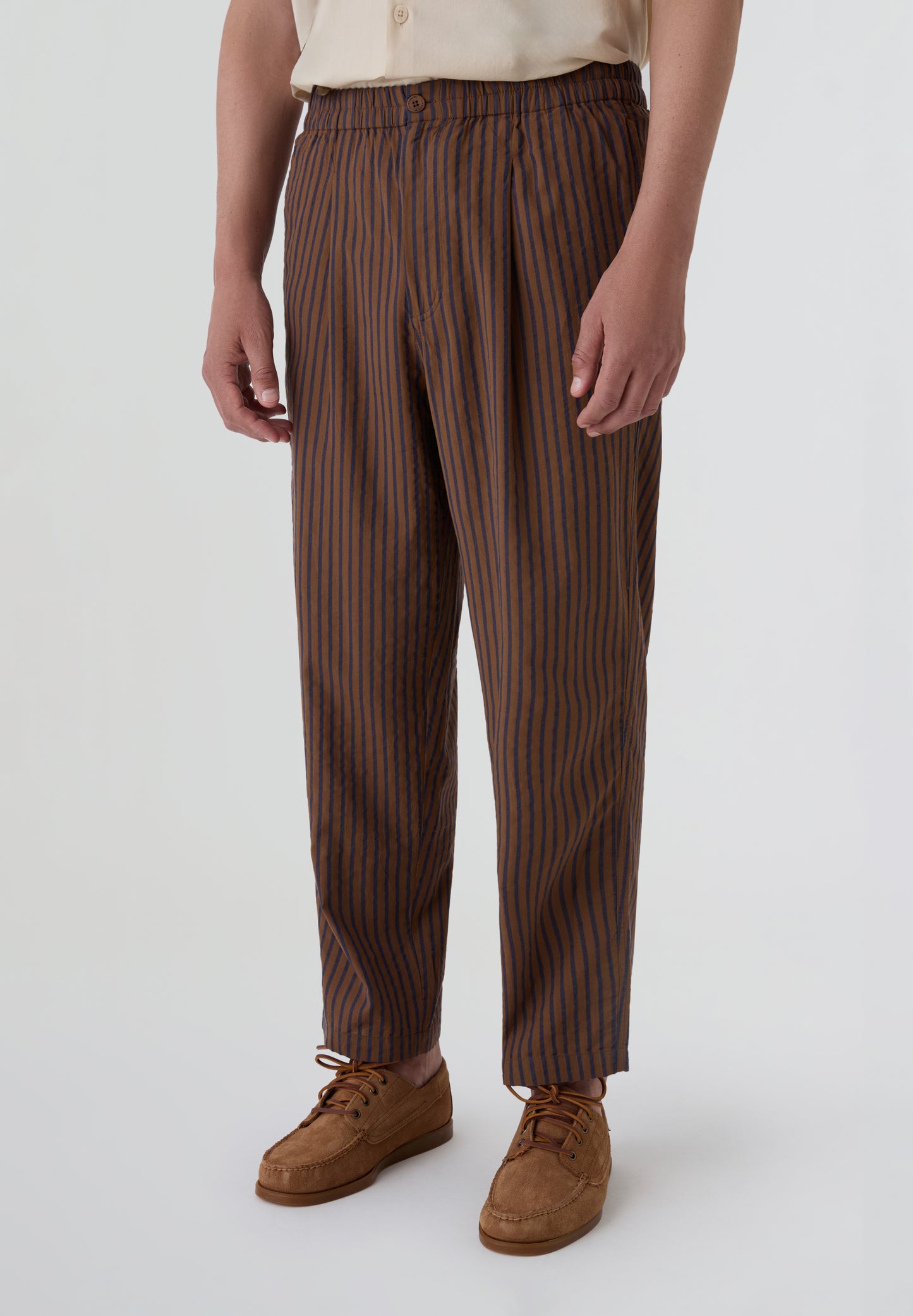 THINKING MU | PANTALÓN RAYAS LUC HOMBRE