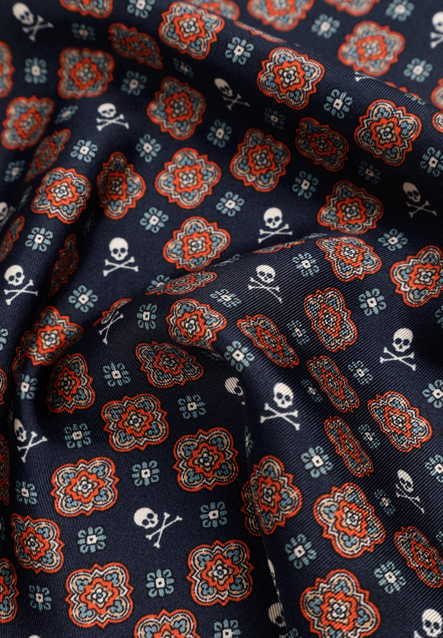 PAÑUELO SEDA ESTAMPADO CALAVERA