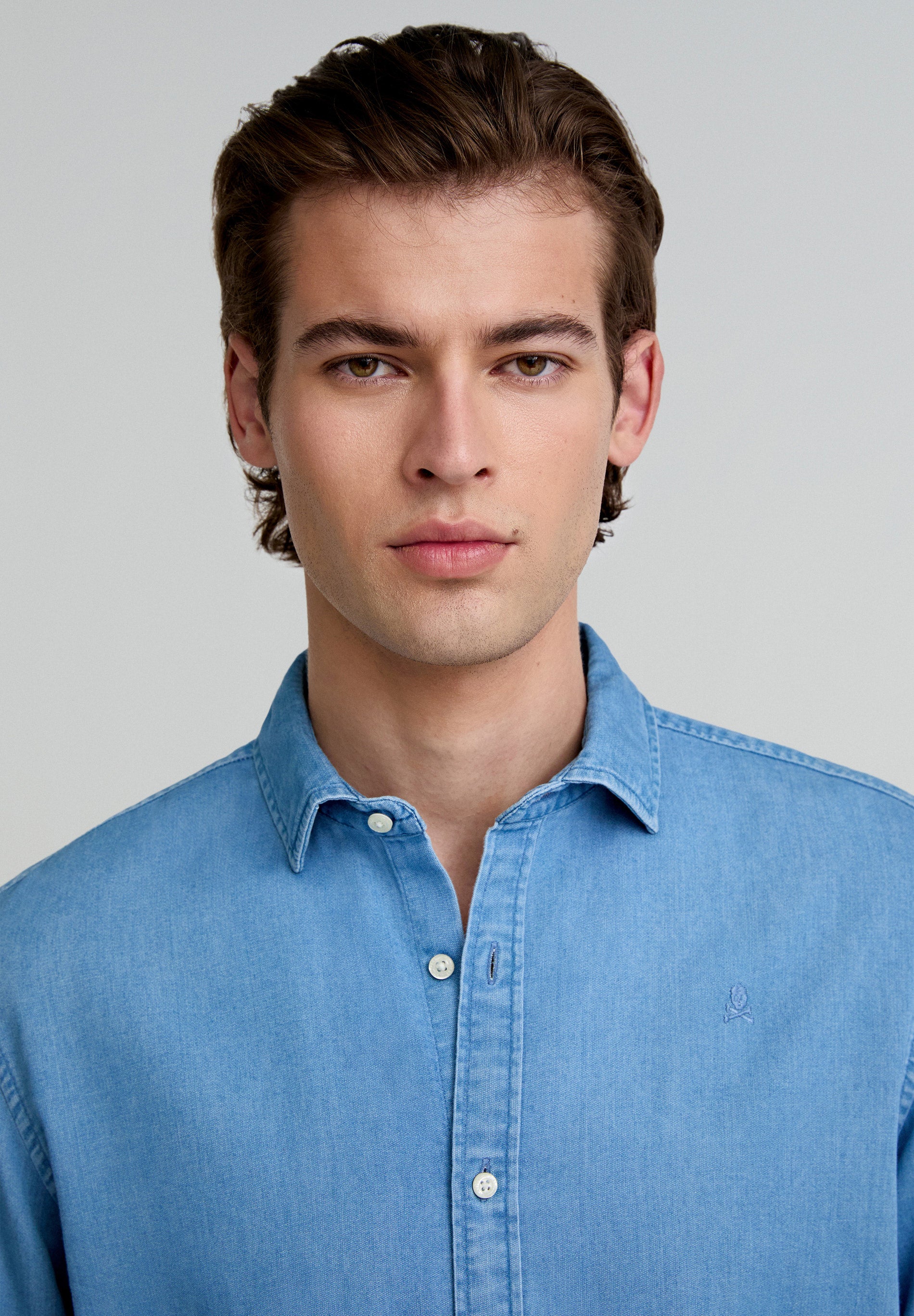 CAMISA DENIM BÁSICA - Scalpers