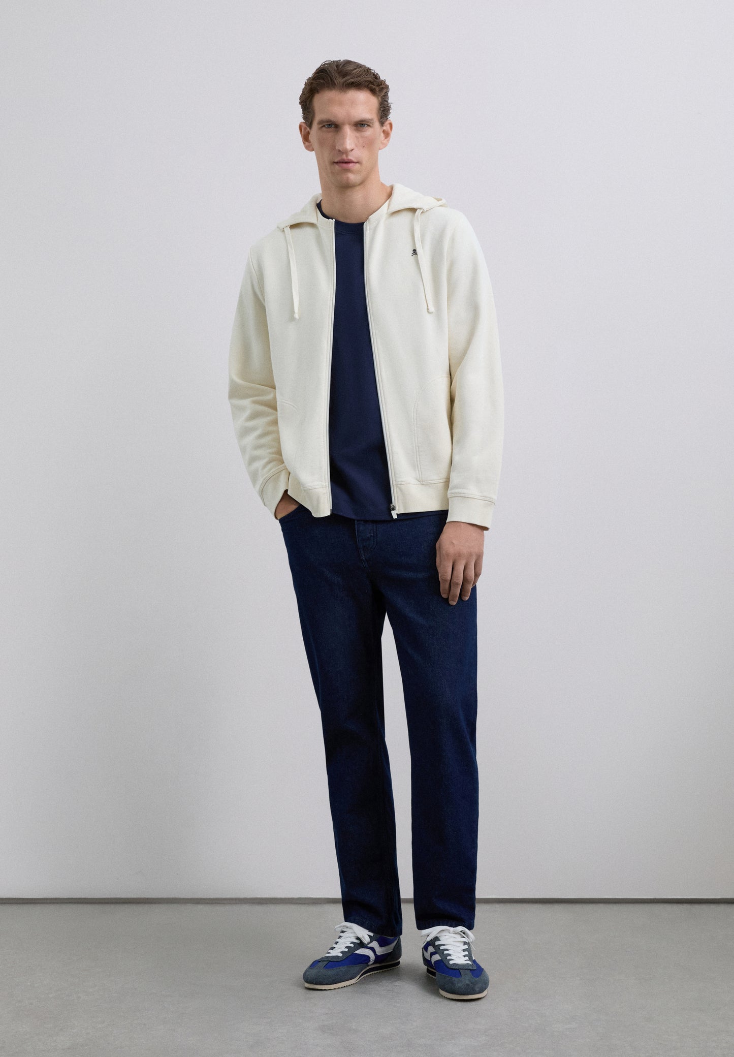 SUDADERA CAPUCHA BORDADA CONTRASTE