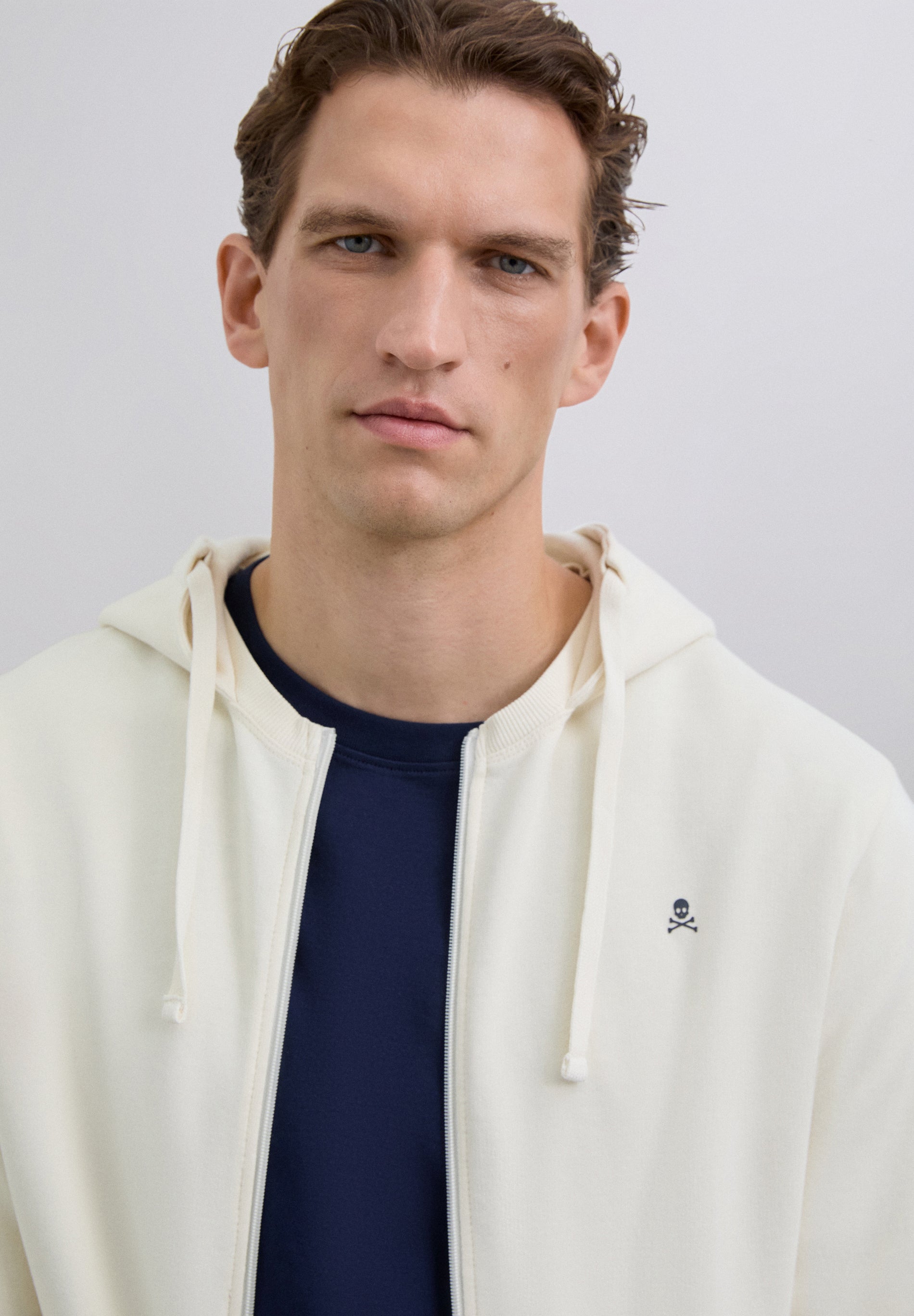 SUDADERA CAPUCHA BORDADA CONTRASTE - Scalpers
