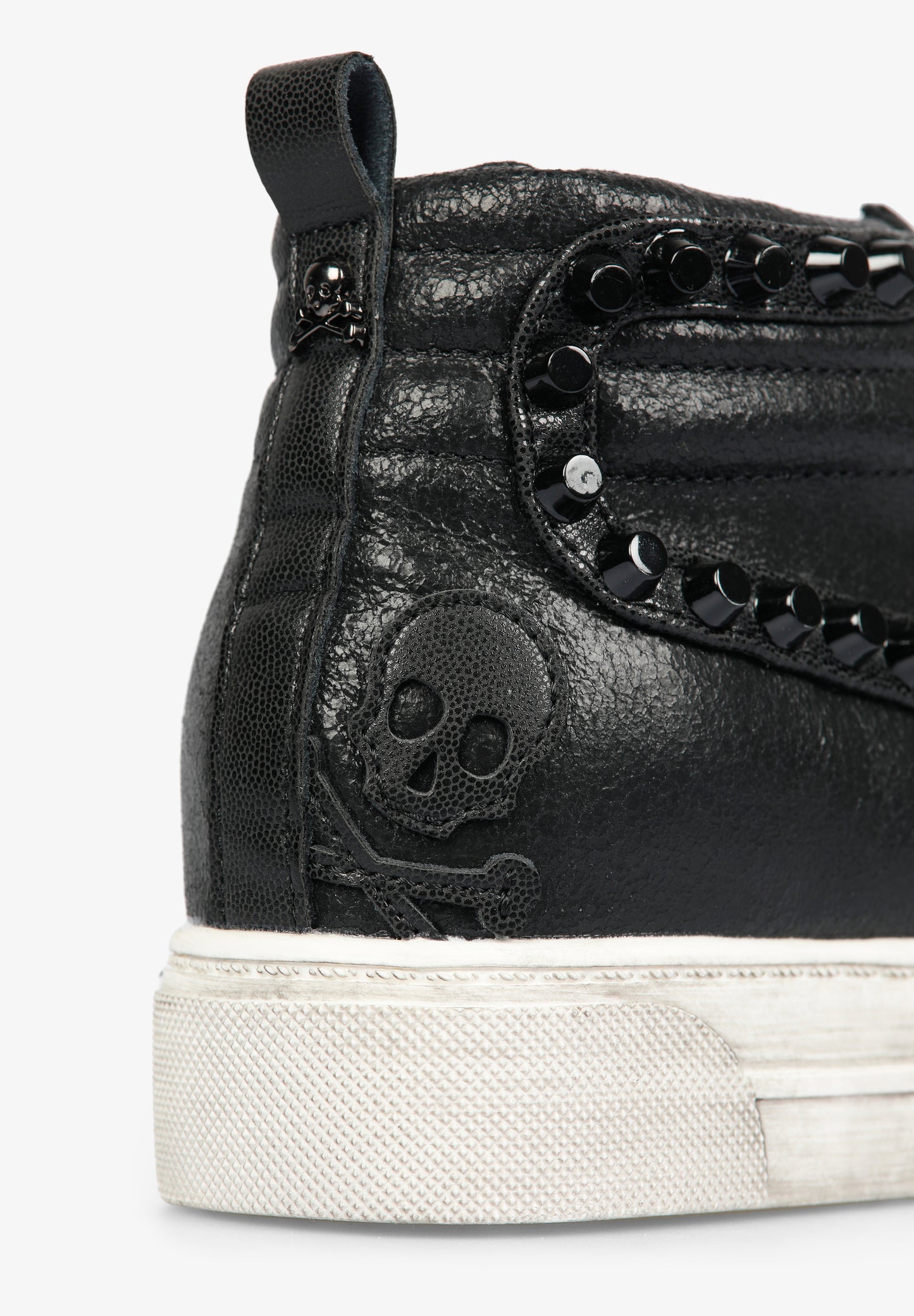 SNEAKERS BOTA TACHUELAS