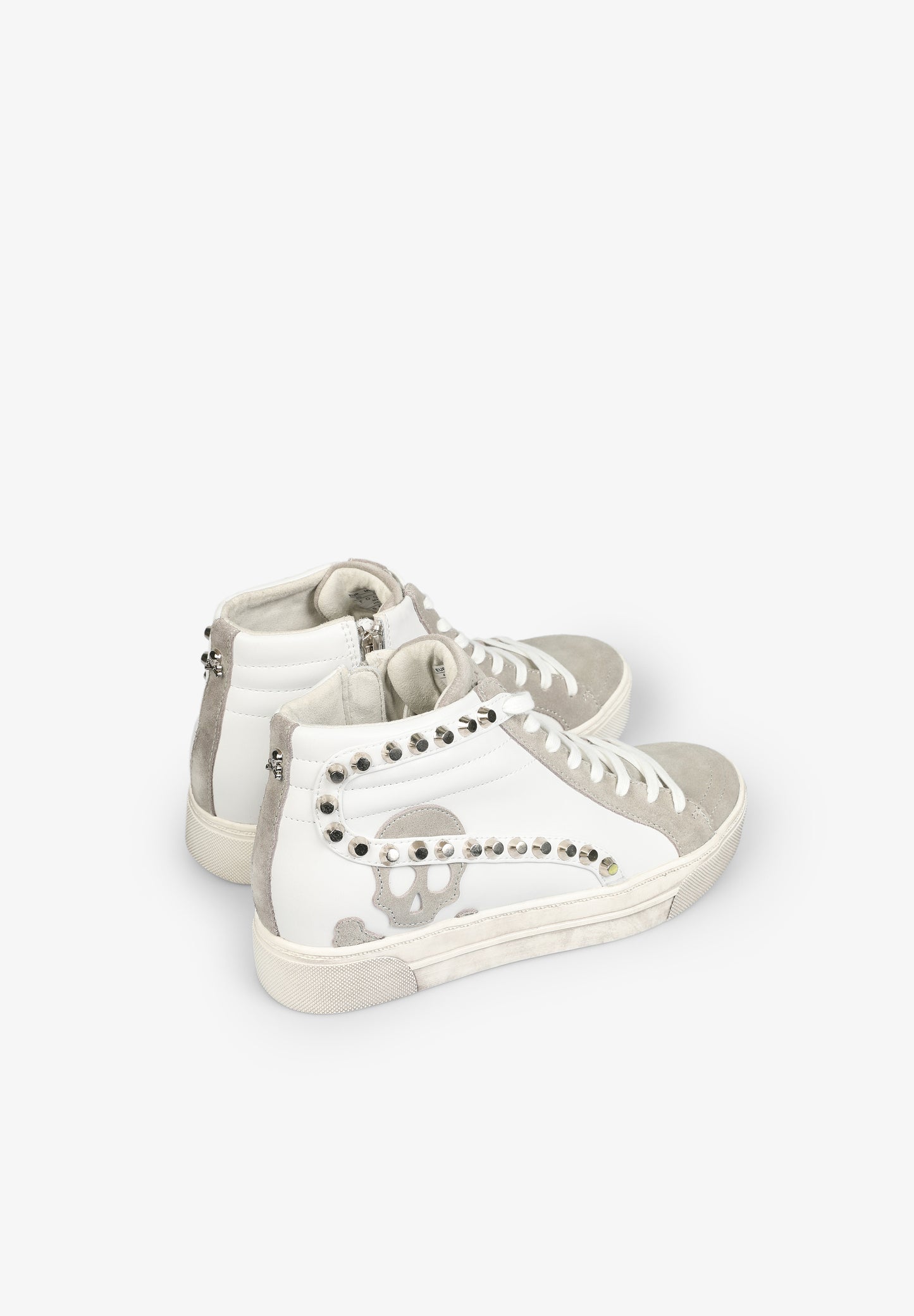 SNEAKERS ALTAS TACHUELAS