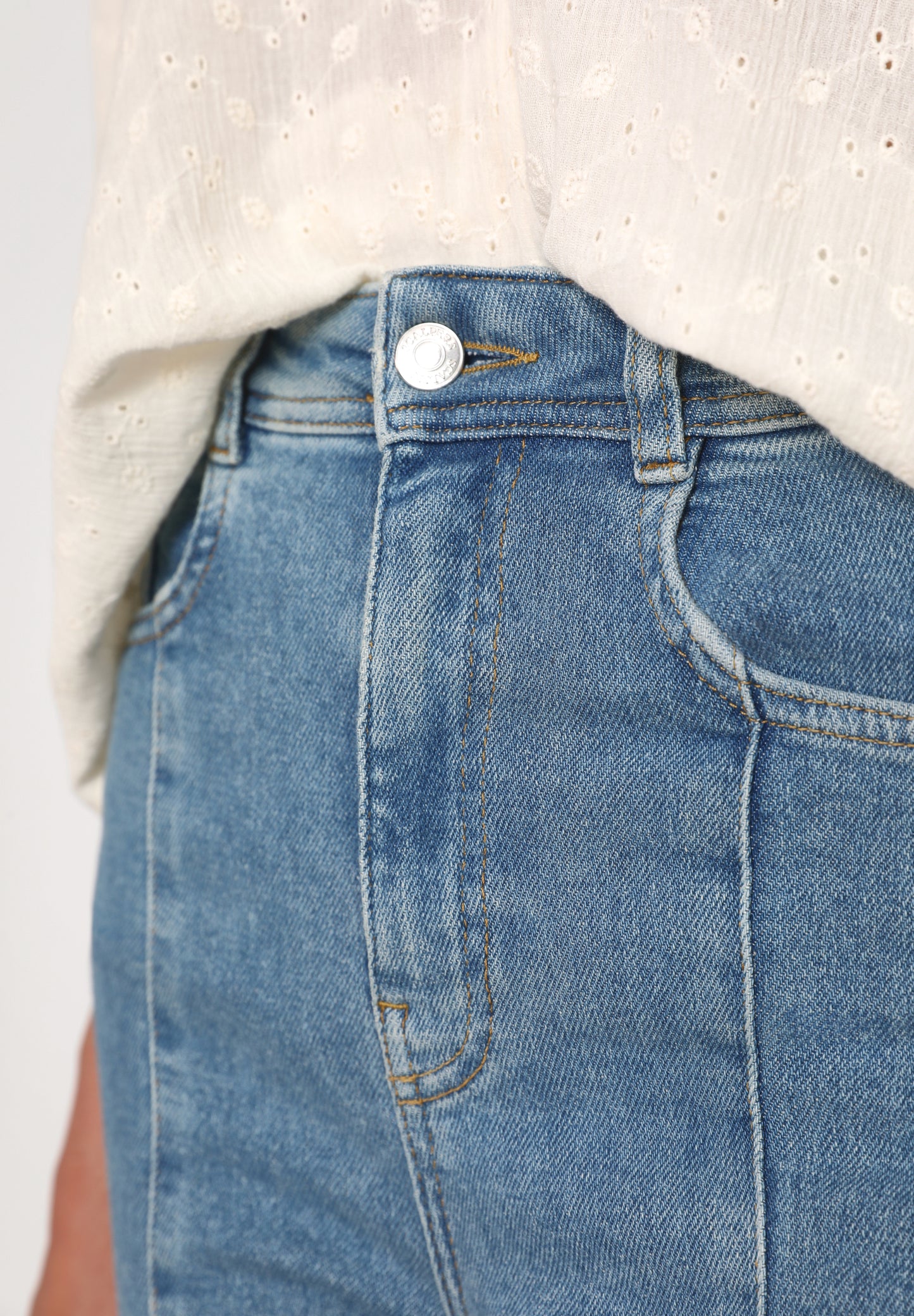 JEANS BOOTCUT COSTURA