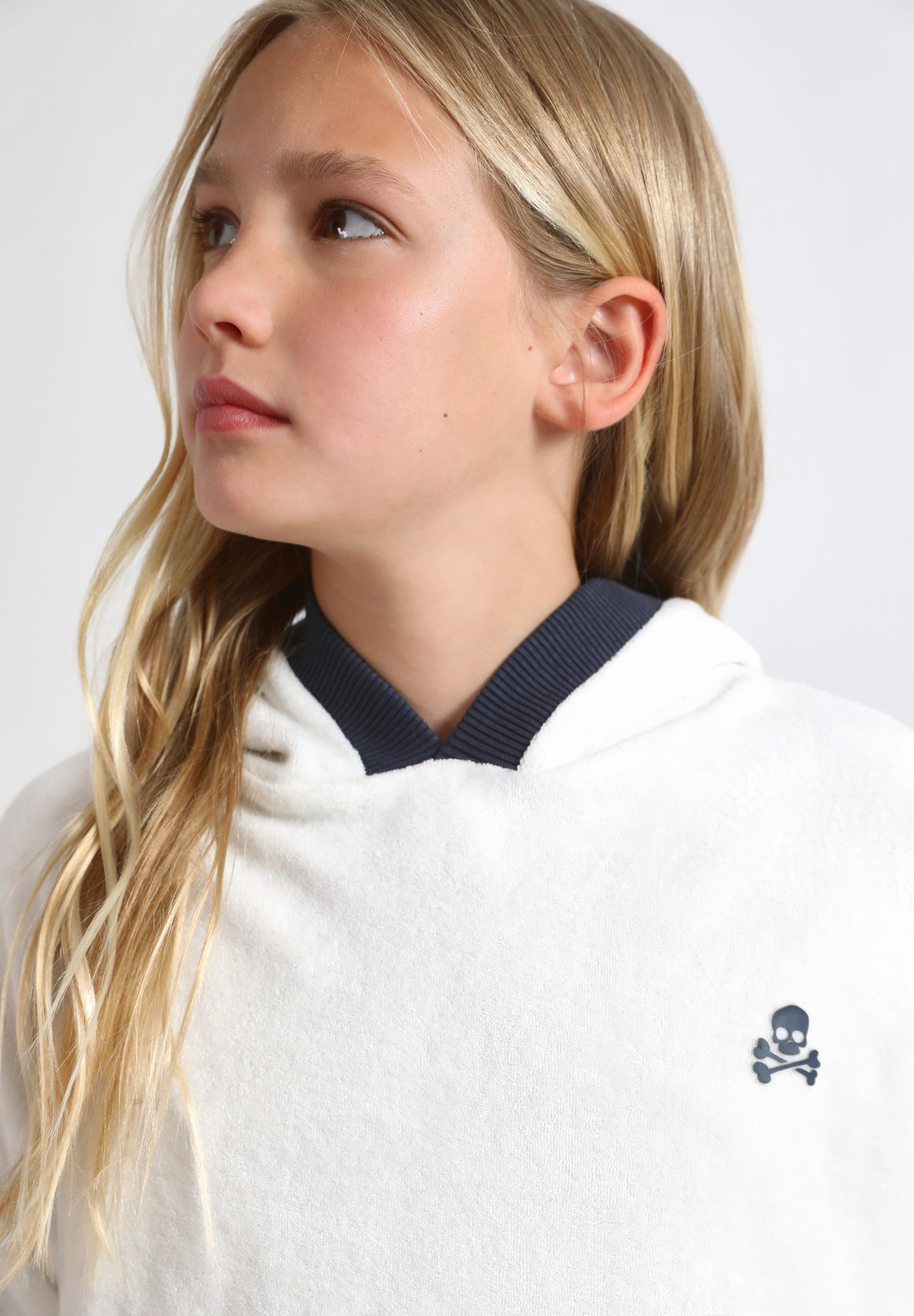 SUDADERA CAPUCHA CONTRASTE