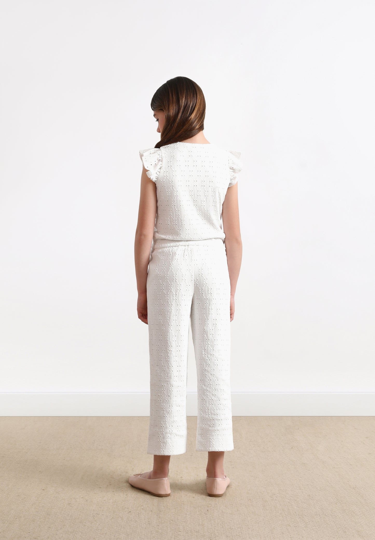 PANTALÓN DETALLES CALADOS