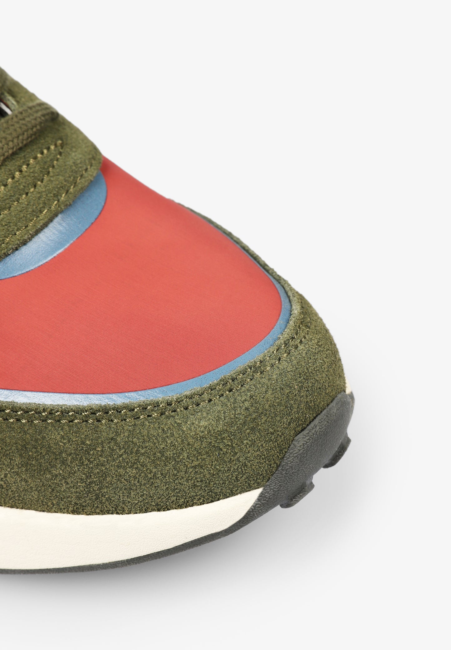 SNEAKERS SUELA DENTADA