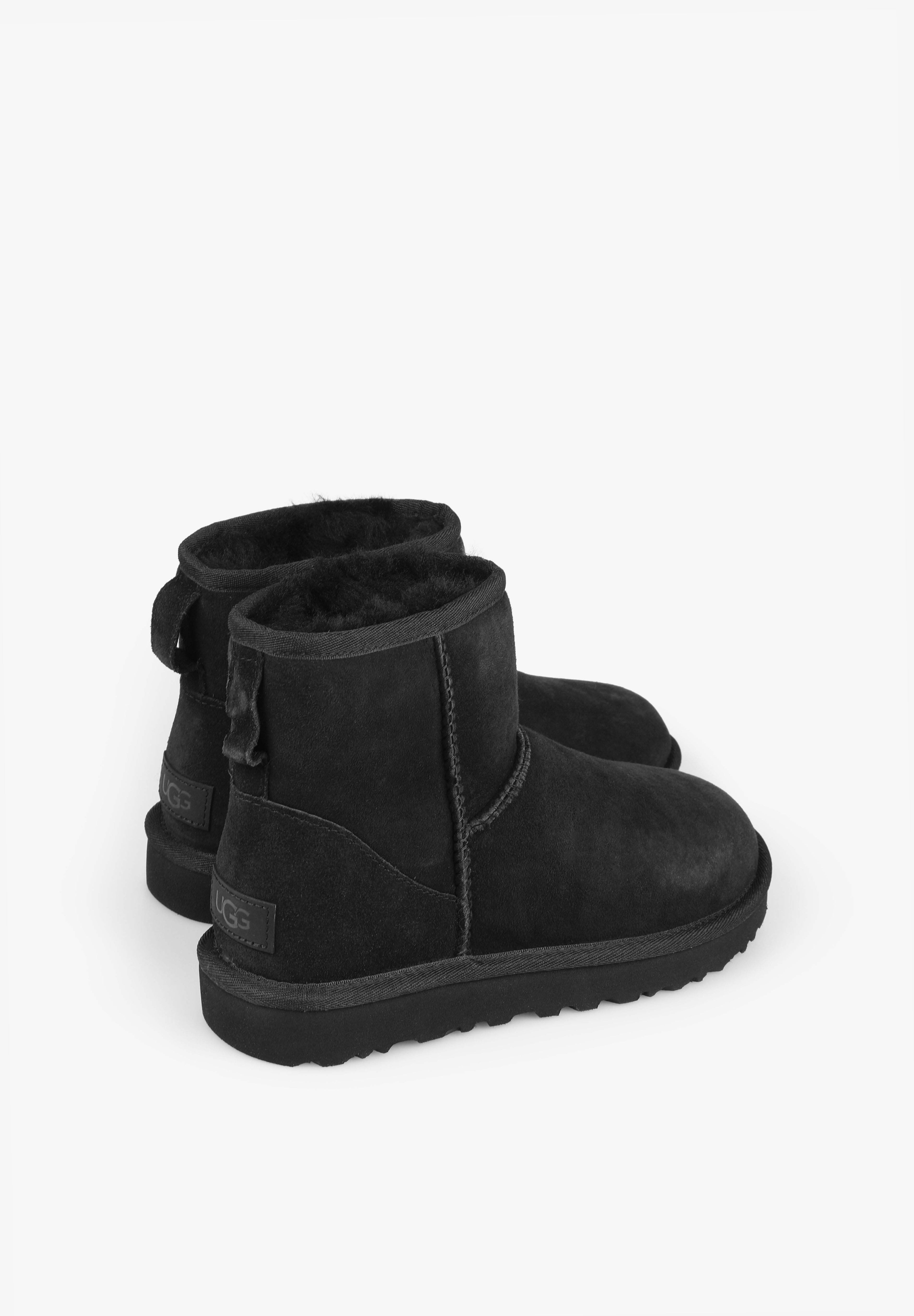 UGG | BOTAS CLASSIC MINI II - Scalpers