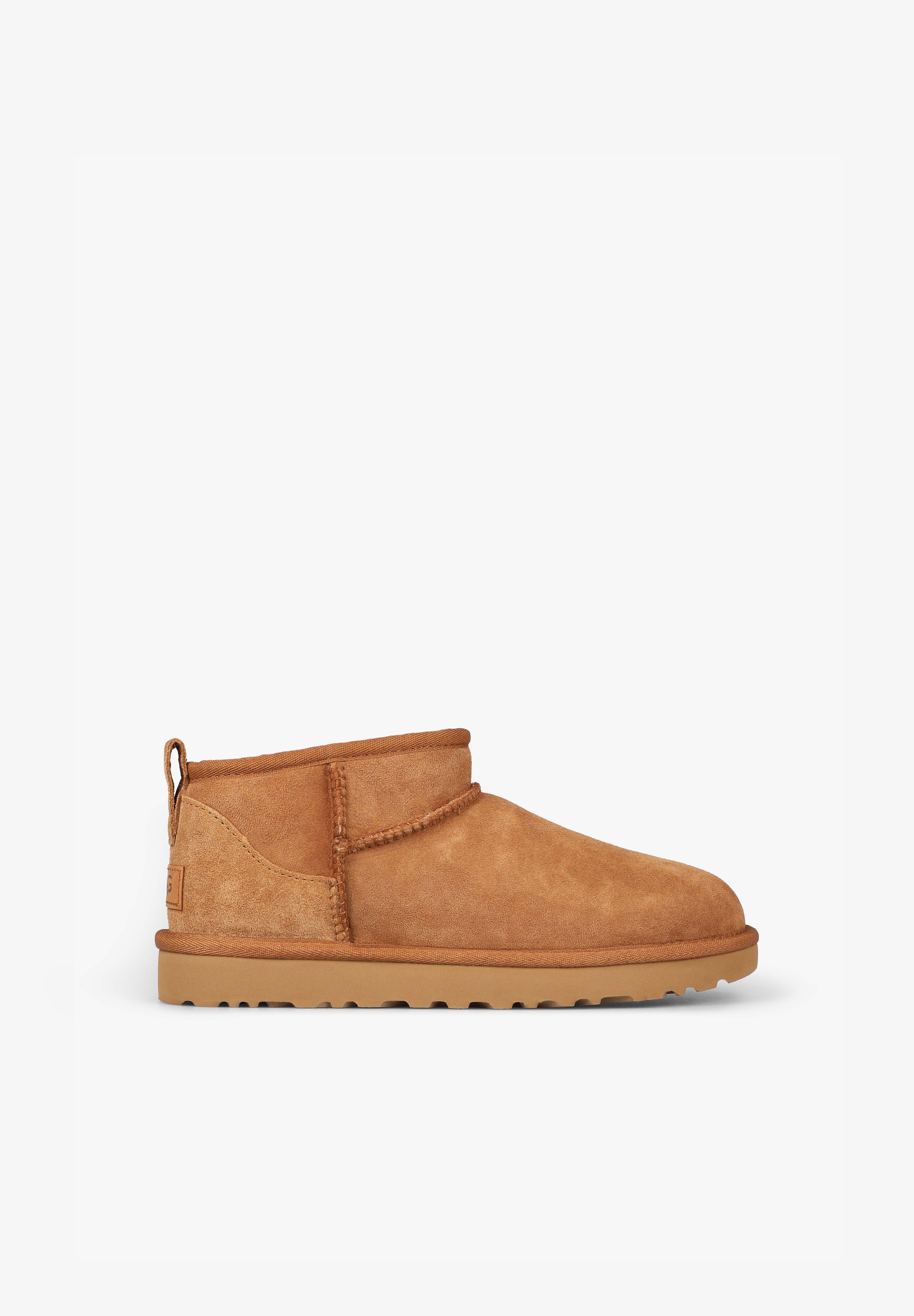 UGG | BOTAS CLASSIC ULTRA MINI MUJER - Scalpers