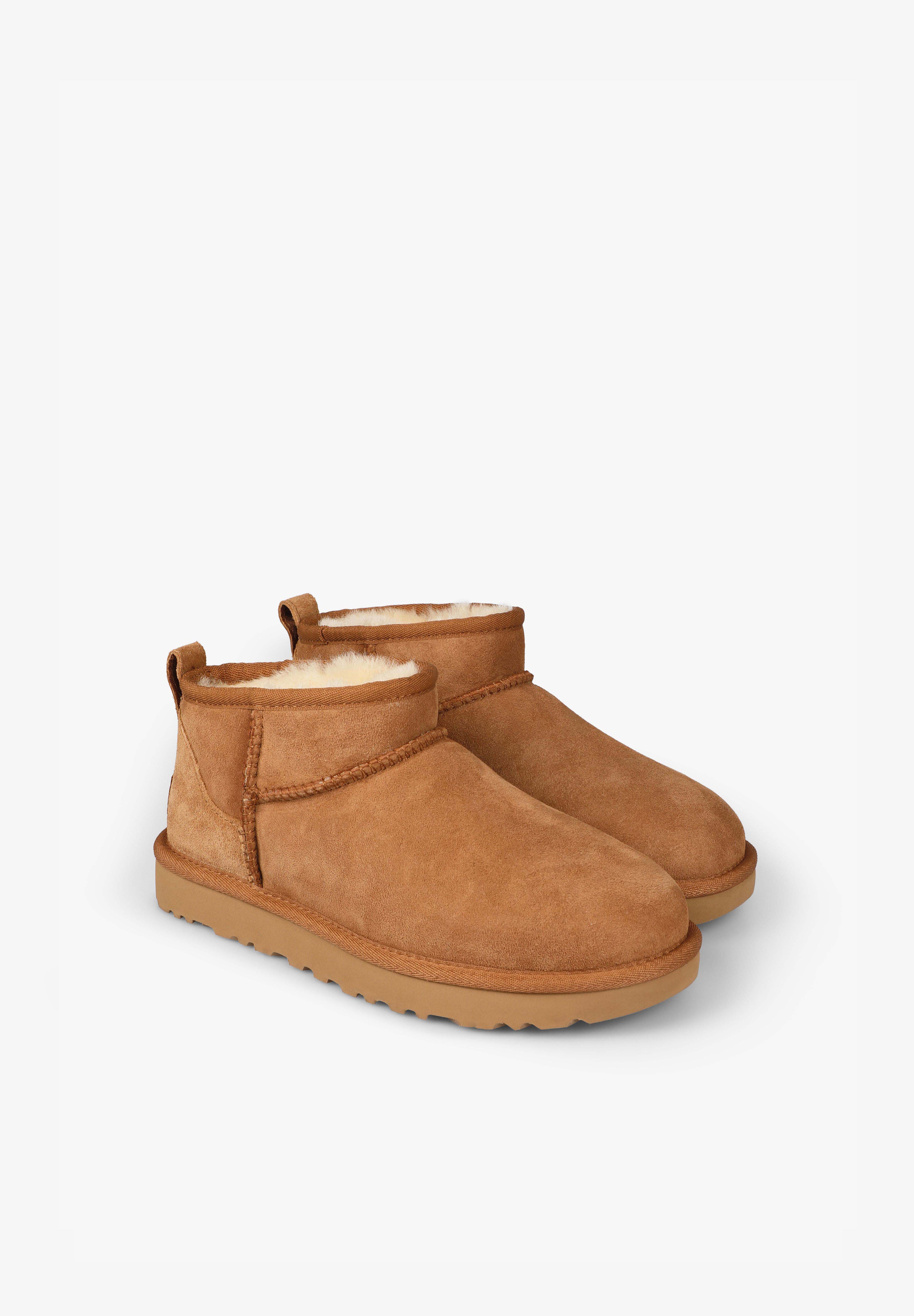 UGG | BOTAS CLASSIC ULTRA MINI MUJER - Scalpers