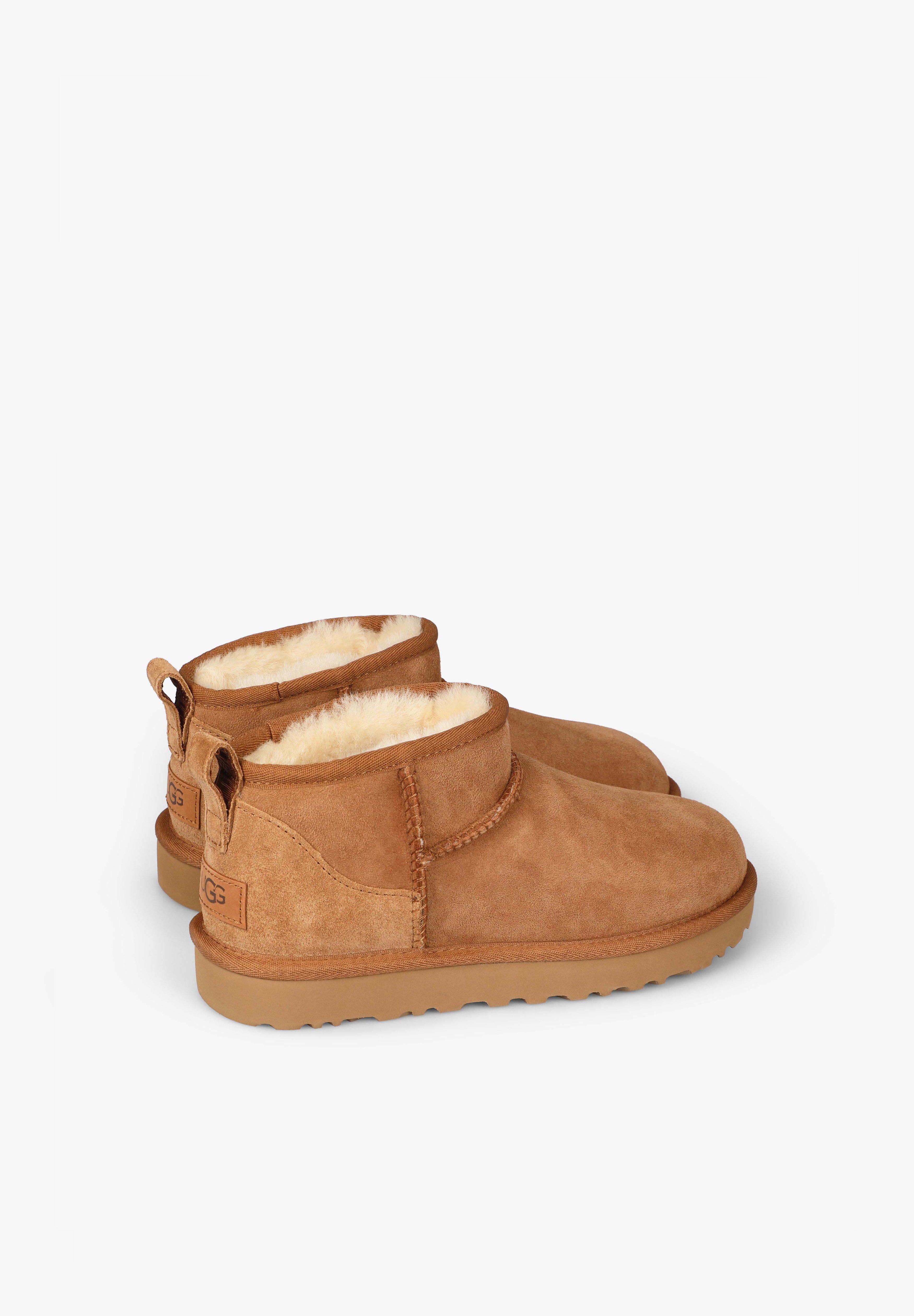 UGG | BOTAS CLASSIC ULTRA MINI MUJER - Scalpers