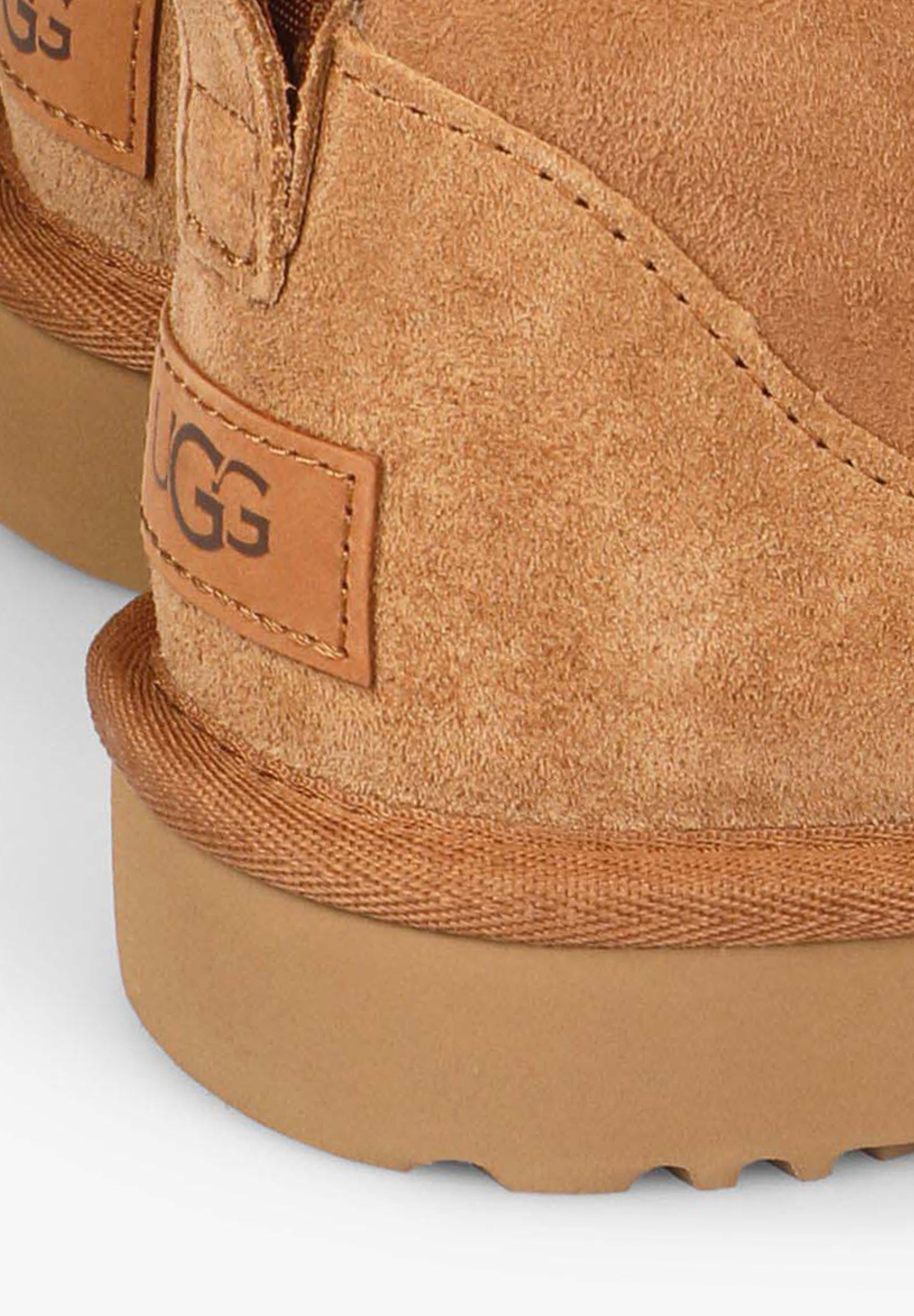 UGG | BOTAS CLASSIC ULTRA MINI MUJER - Scalpers