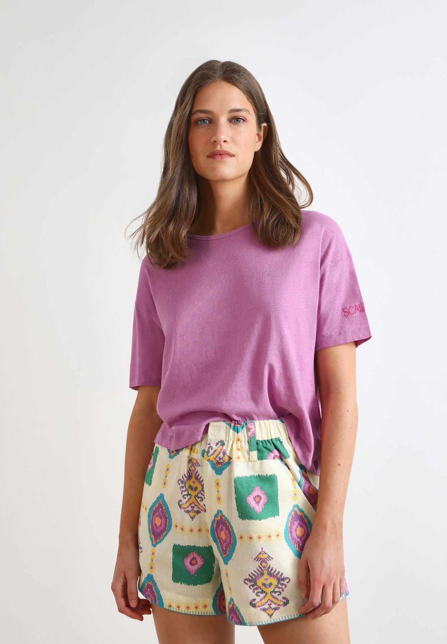 CAMISETA BÁSICA DETALLE MANGA