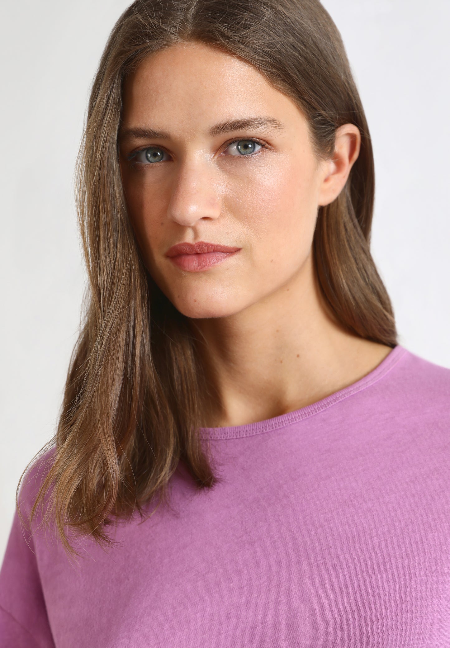 CAMISETA BÁSICA DETALLE MANGA