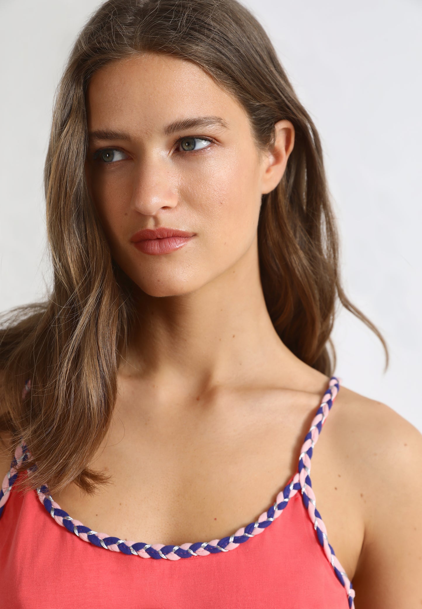 CAMISETA TIRANTES DETALLE