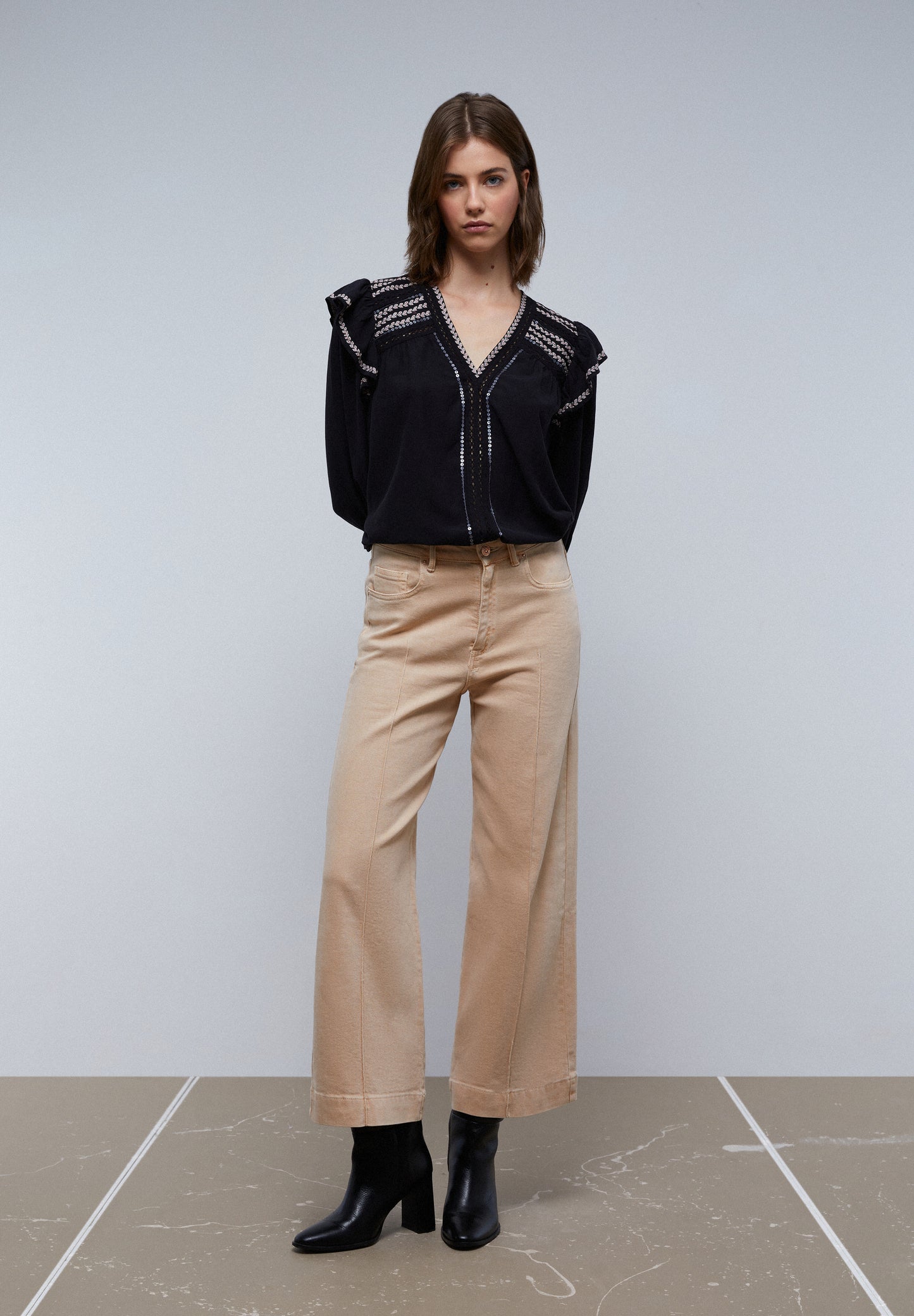 BLUSA VOLANTE HOMBRO