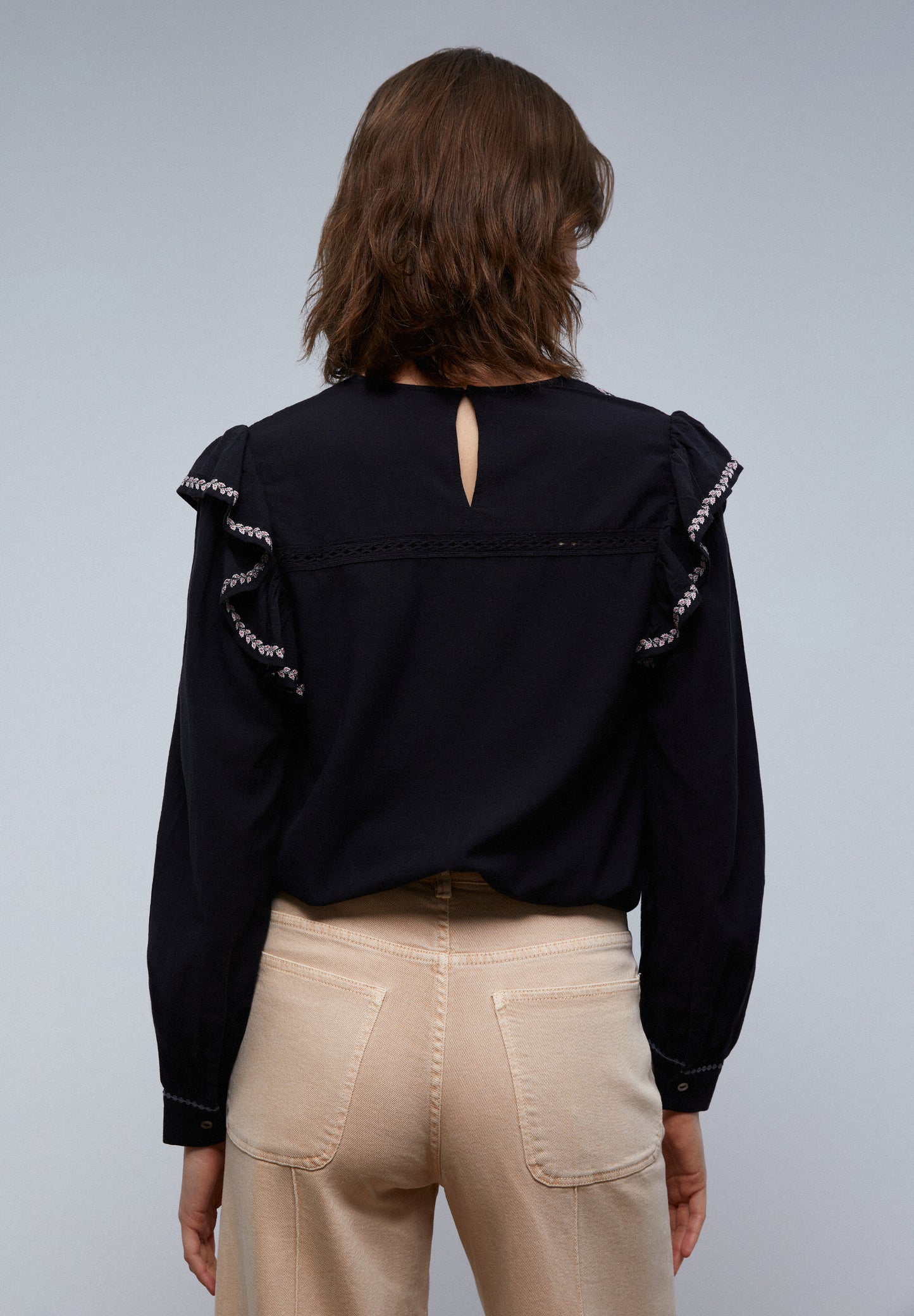 BLUSA VOLANTE HOMBRO