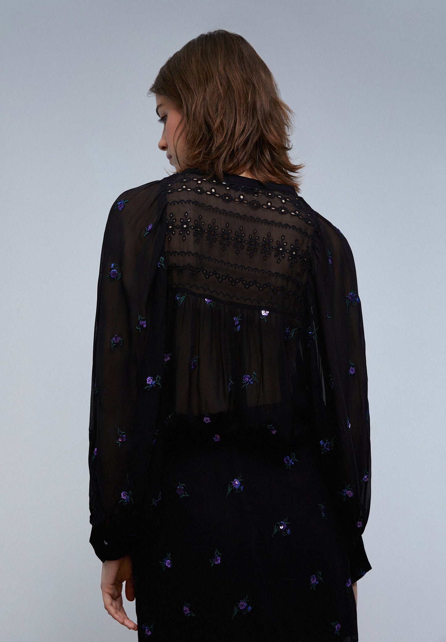 BLUSA DETALLE FLORES