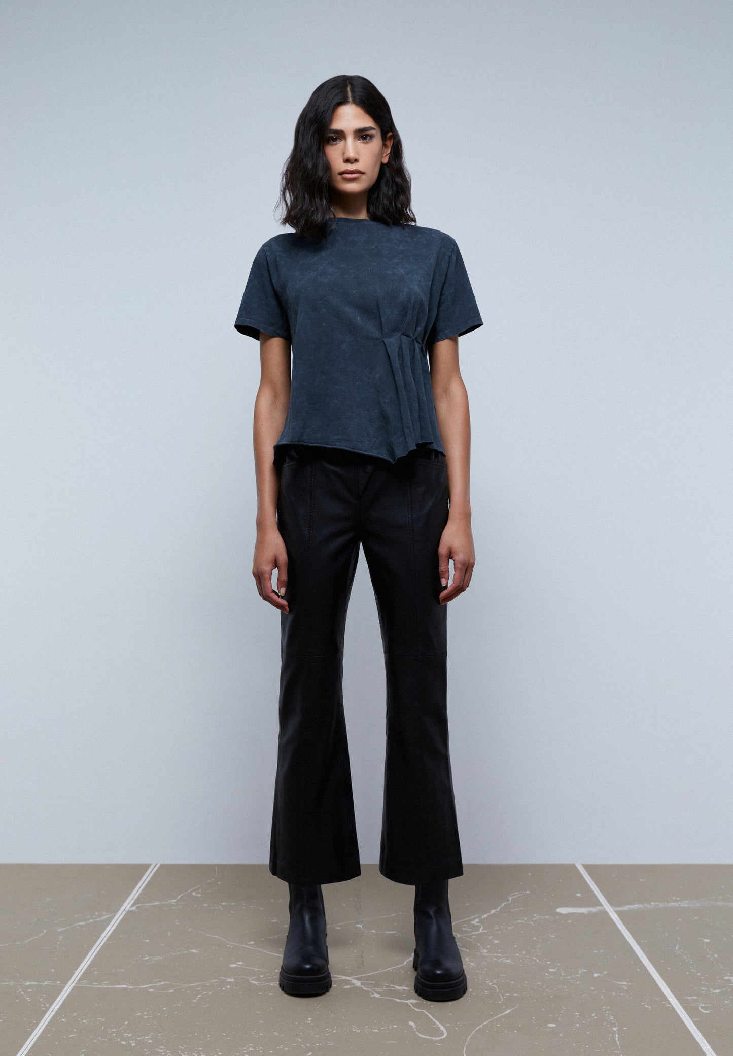 CAMISETA LAVADA PLISADO LATERAL