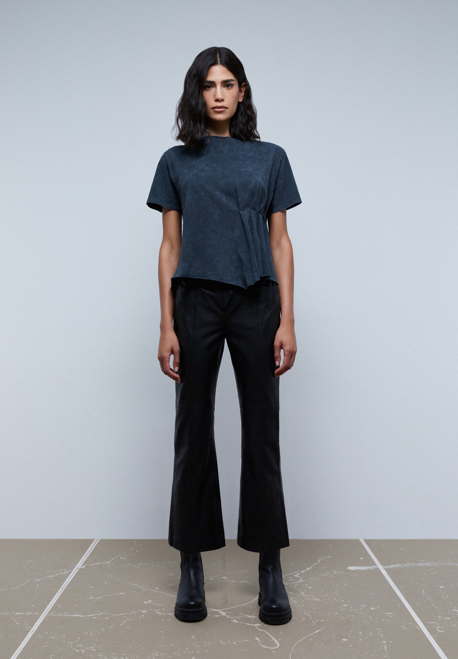 CAMISETA LAVADA PLISADO LATERAL