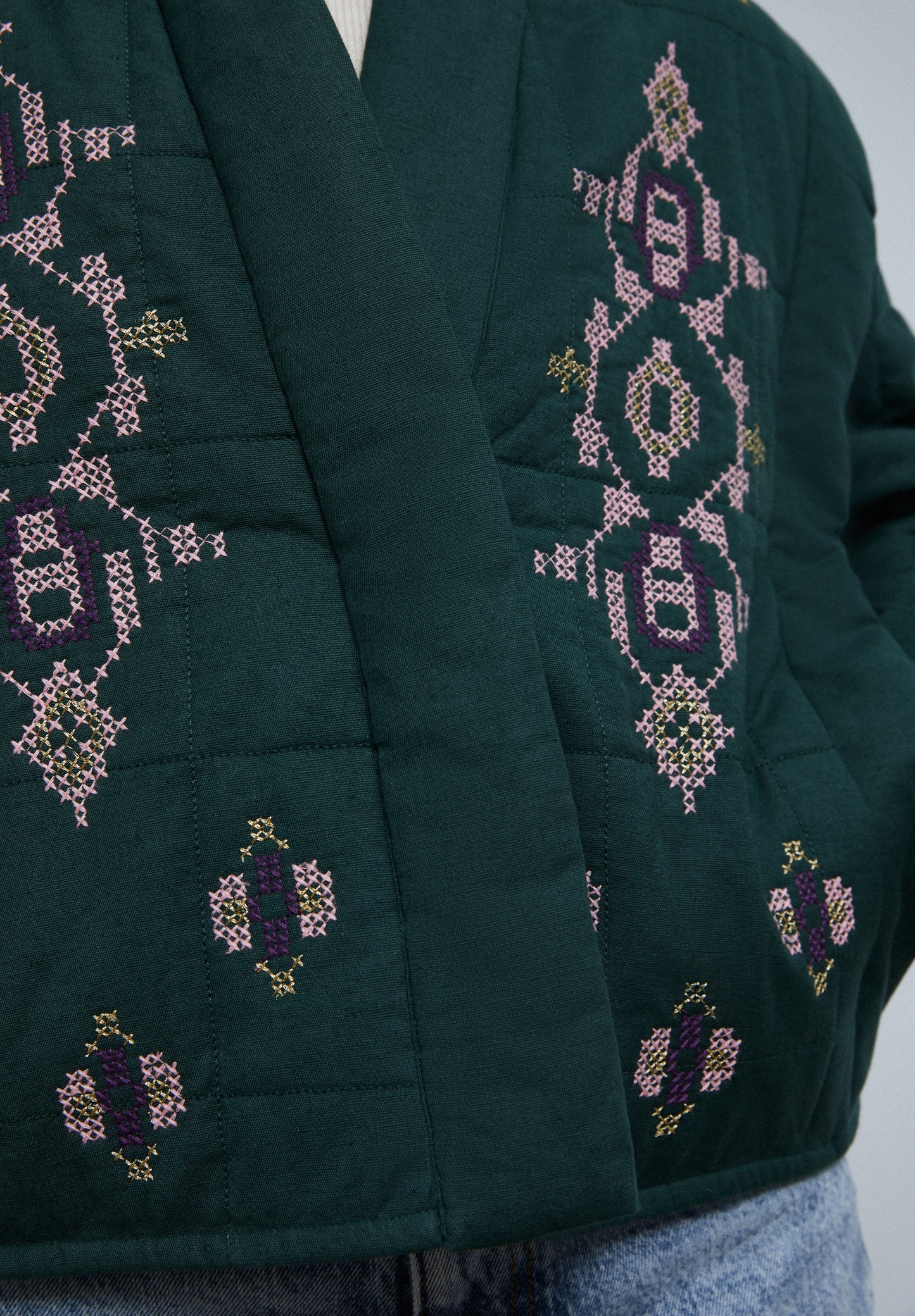 CHAQUETA GUATEADA DETALLES BORDADOS