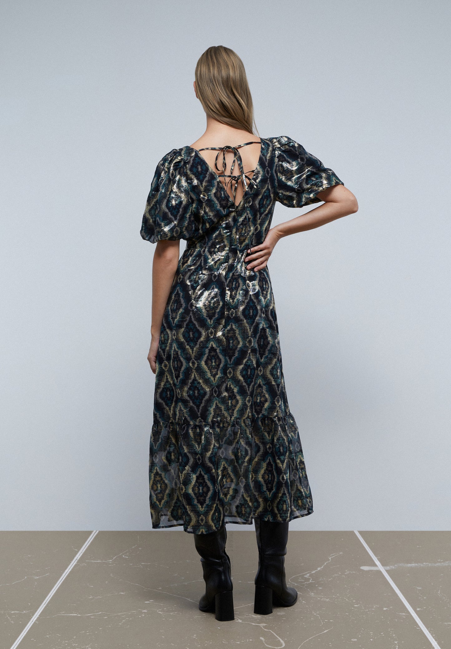 VESTIDO MIDI MANGA ABULLONADA