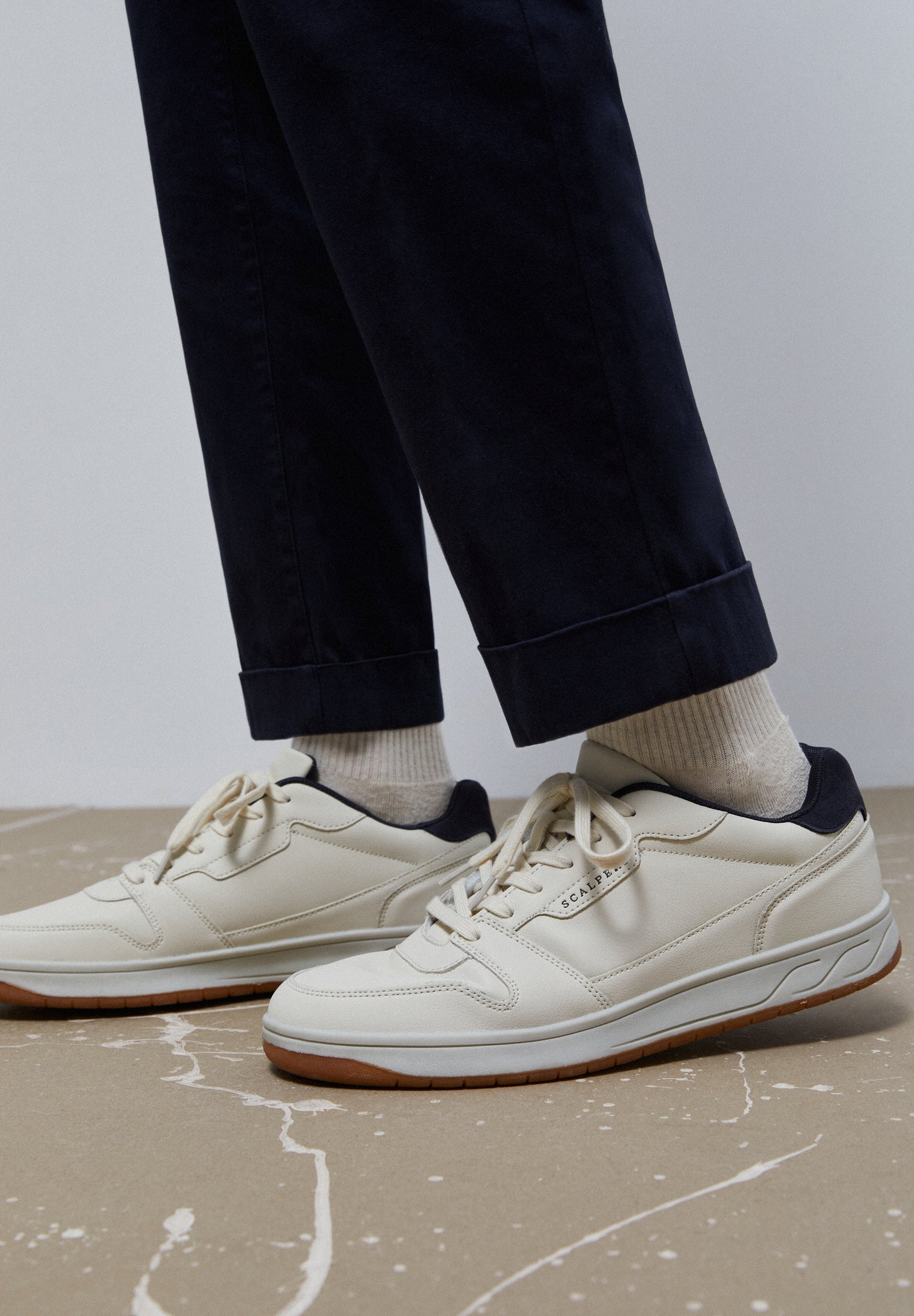 SNEAKERS ETIQUETA LOGO