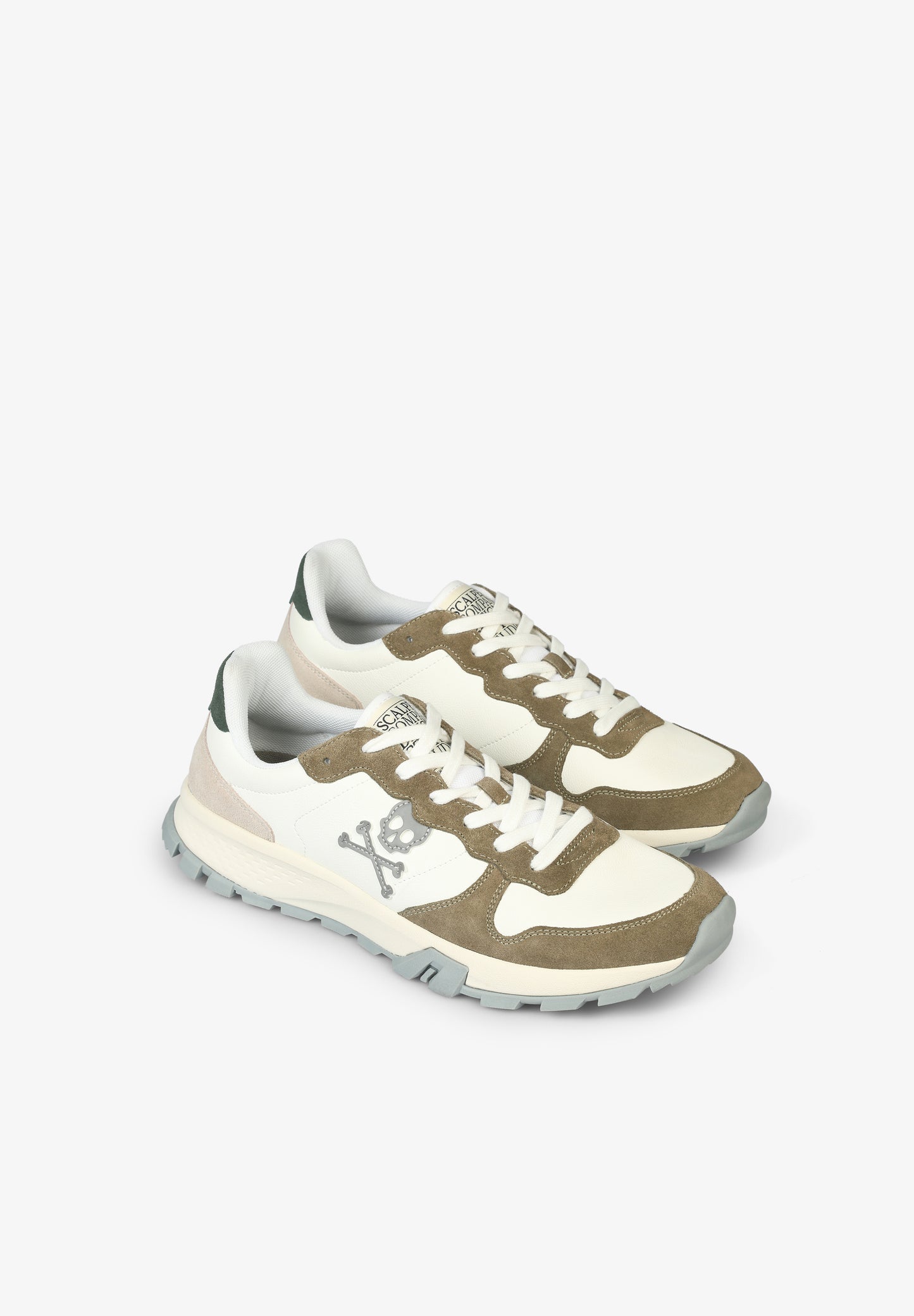 SNEAKERS CALAVERA SUELA DENTADA