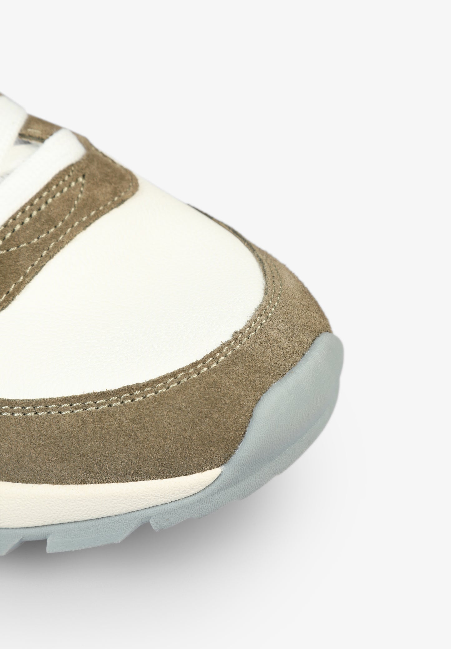 SNEAKERS CALAVERA SUELA DENTADA