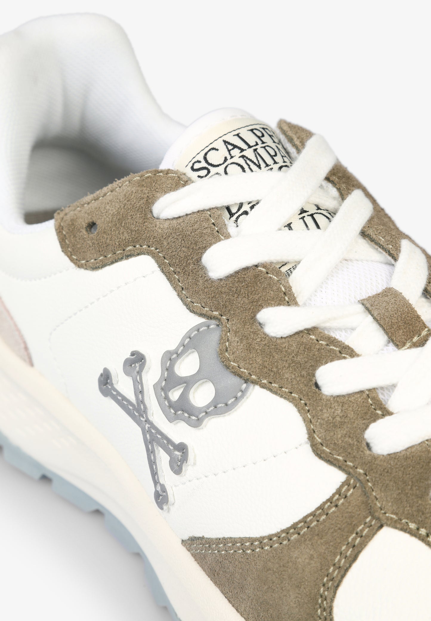 SNEAKERS CALAVERA SUELA DENTADA