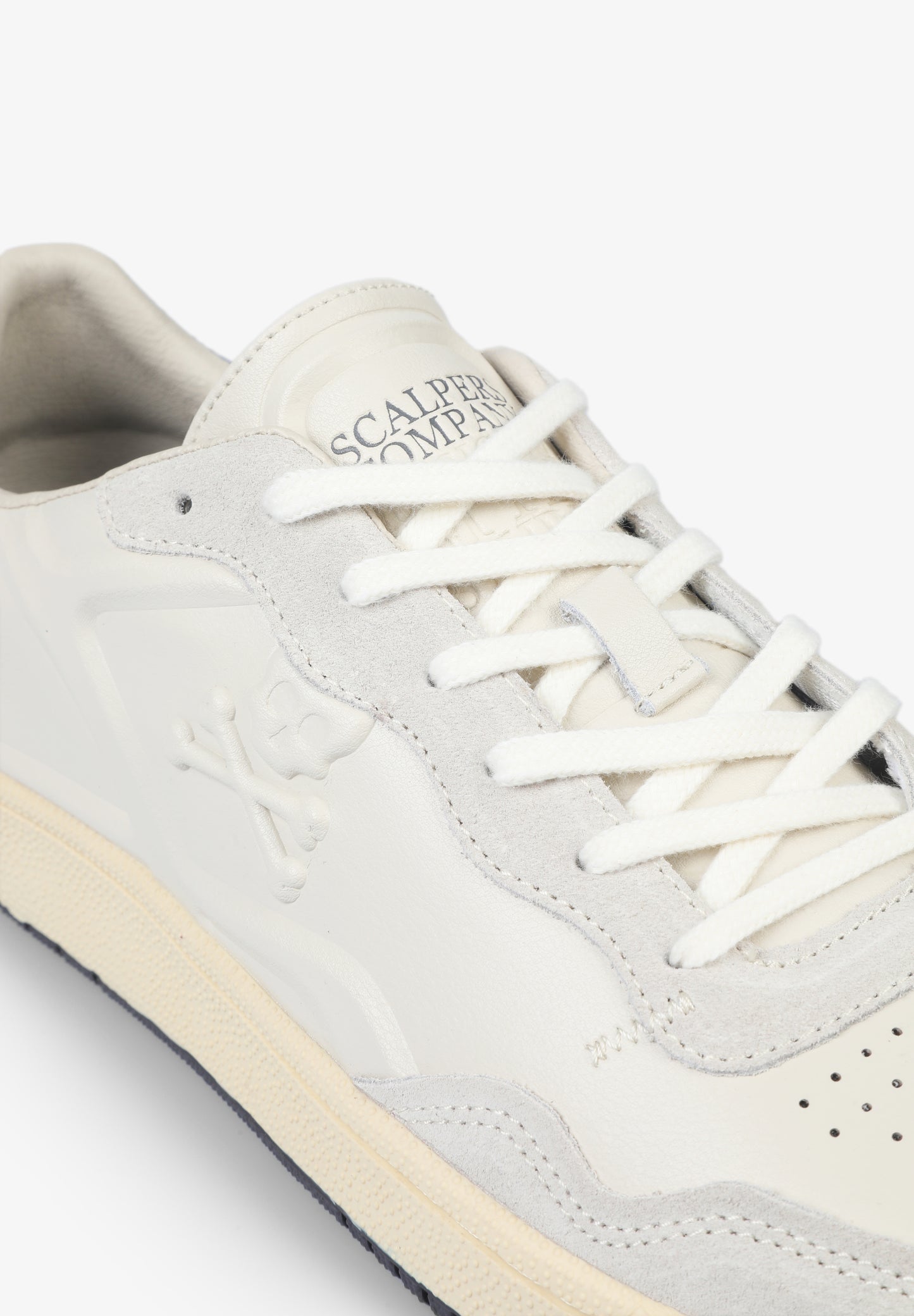 SNEAKERS NAPA DETALLE RELIEVE