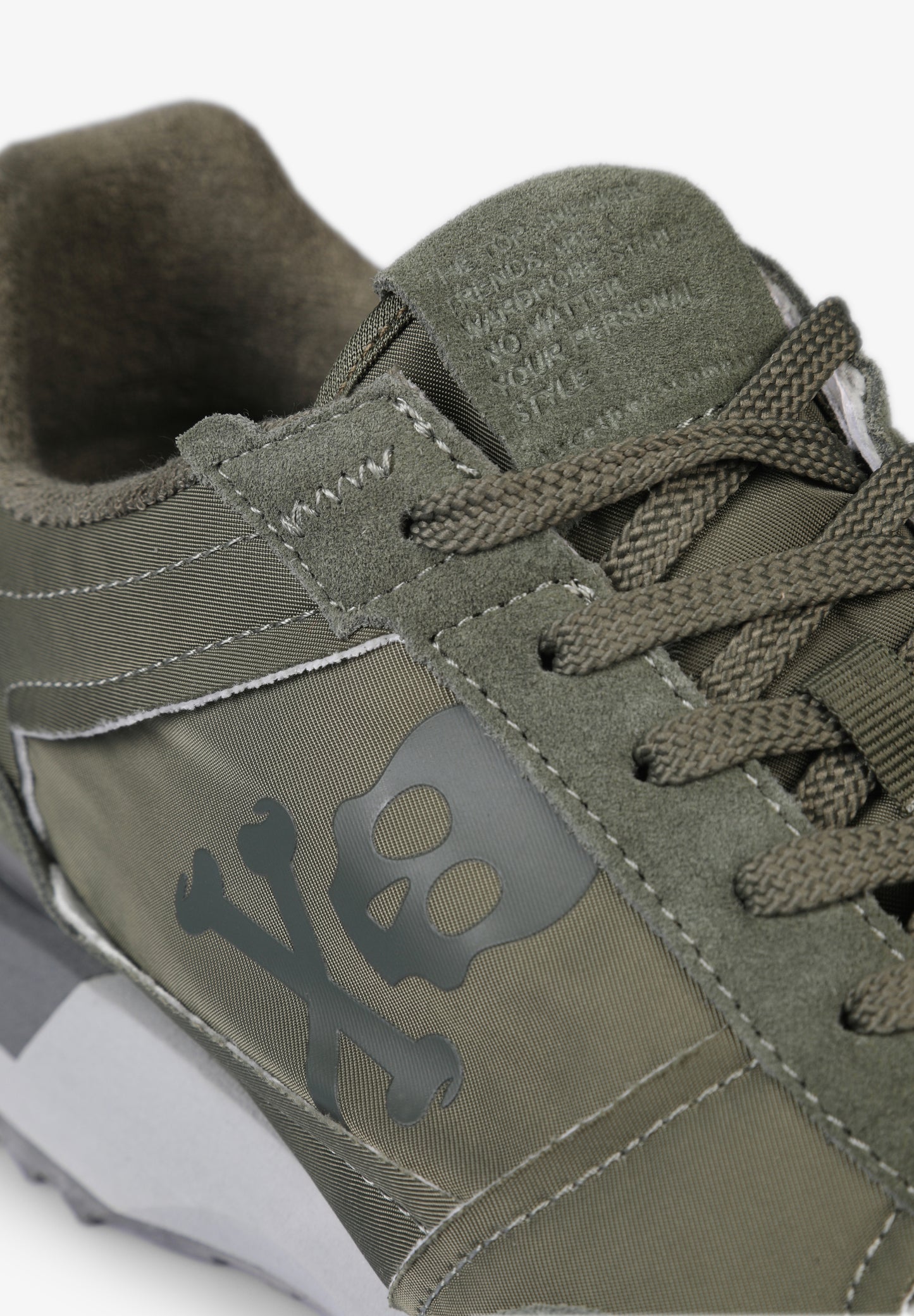 SNEAKERS CALAVERA LATERAL TONO