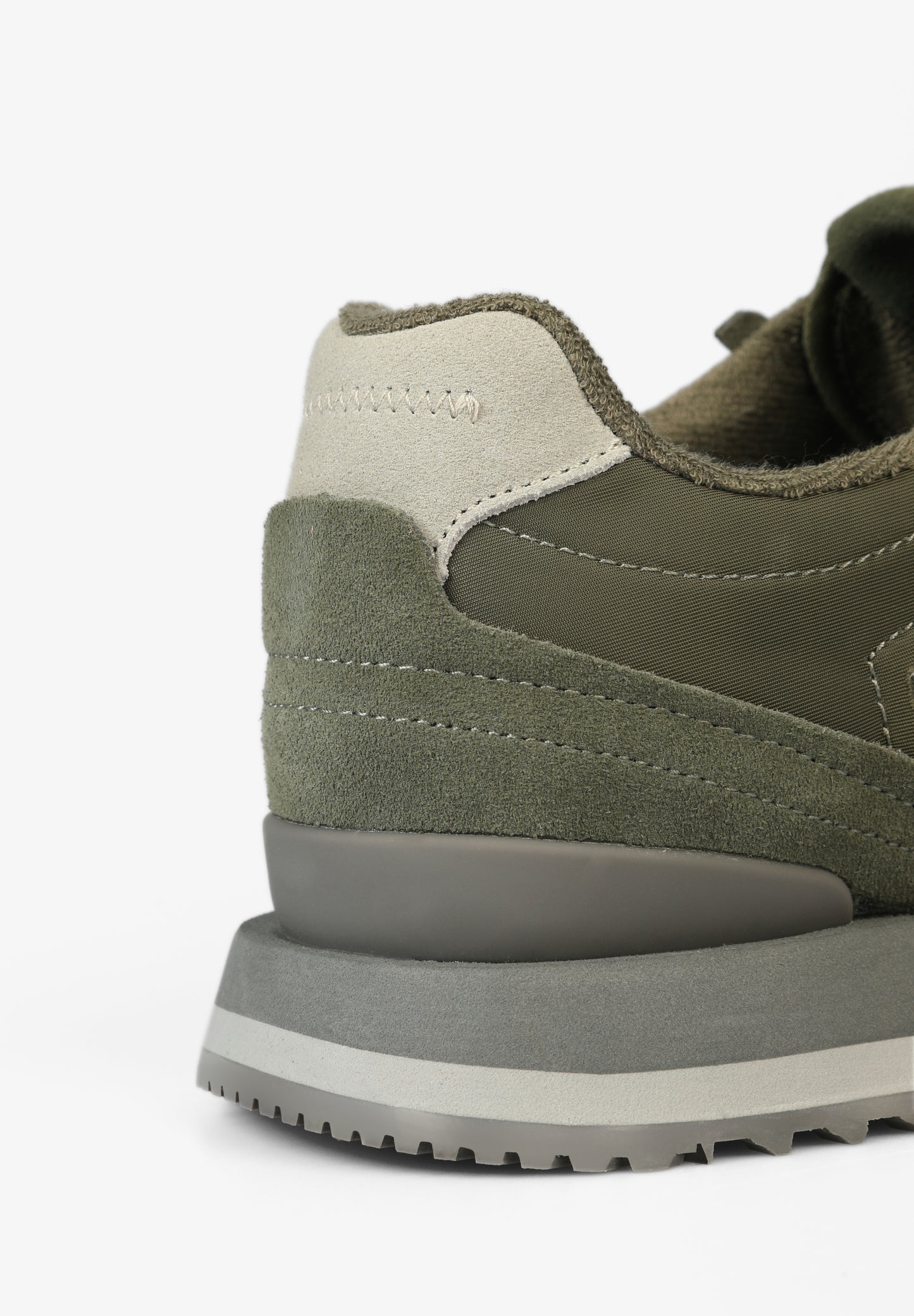 SNEAKERS CALAVERA LATERAL TONO