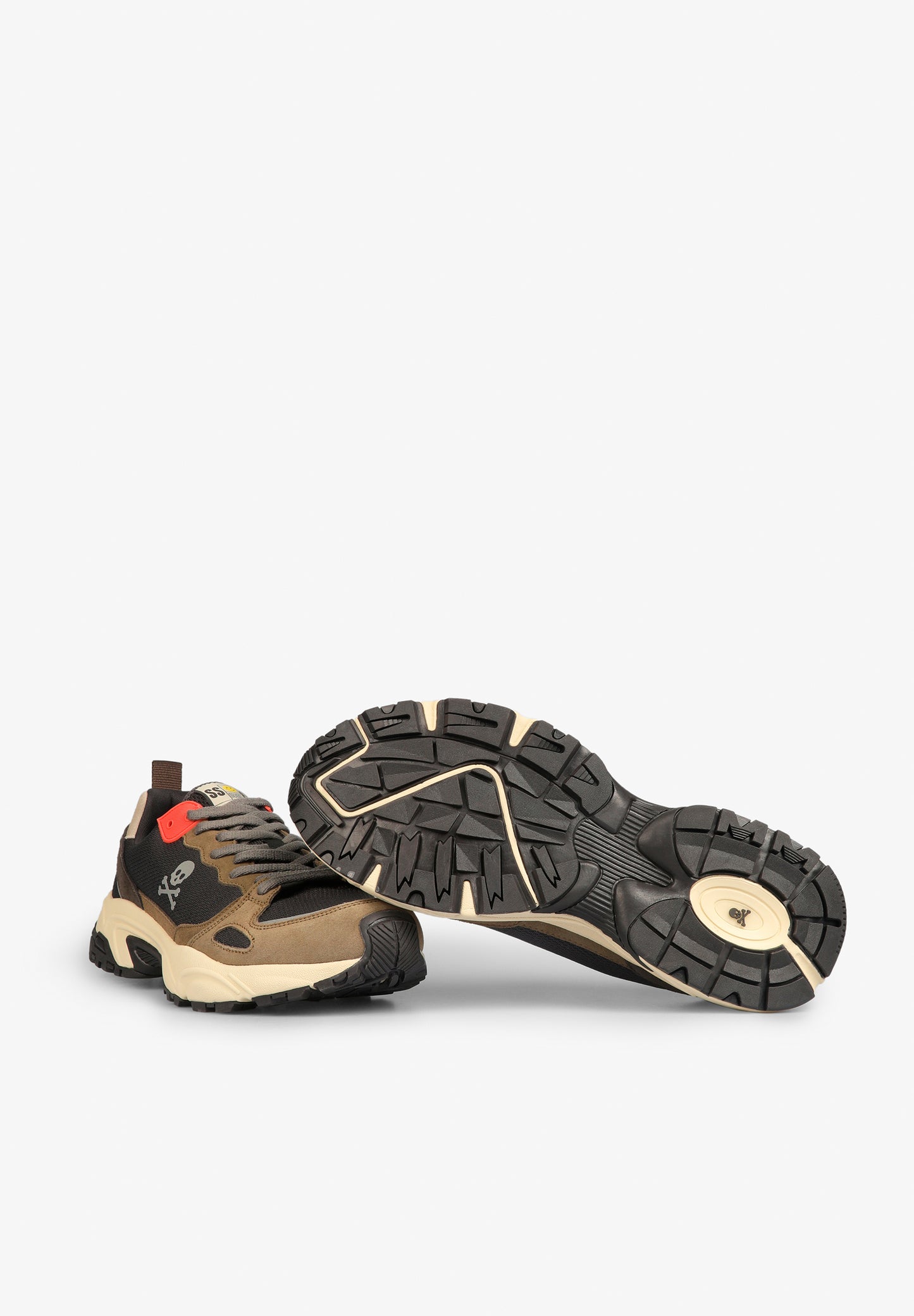 SNEAKERS LIGERA SUELA PRONUNCIADA