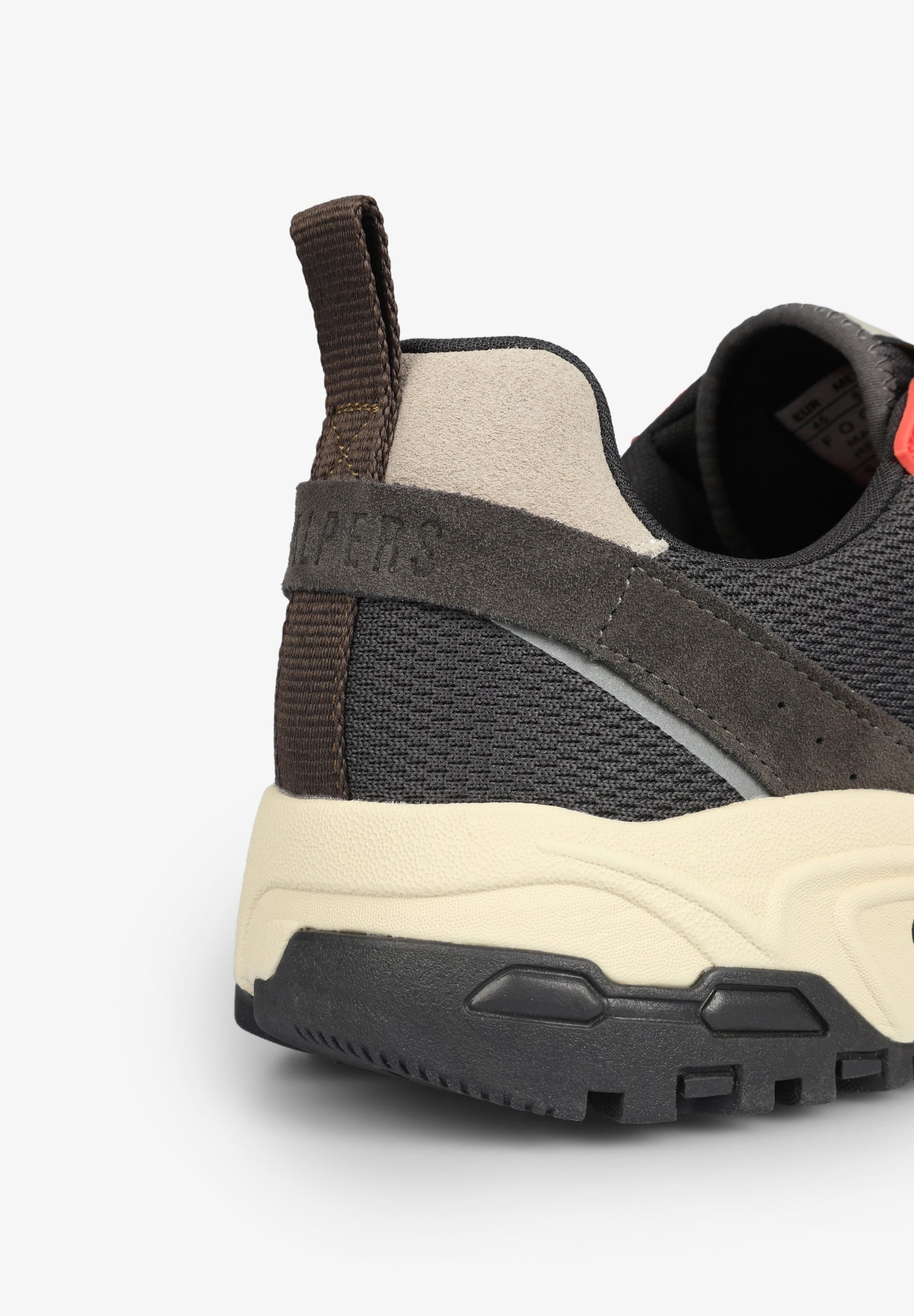 SNEAKERS LIGERA SUELA PRONUNCIADA