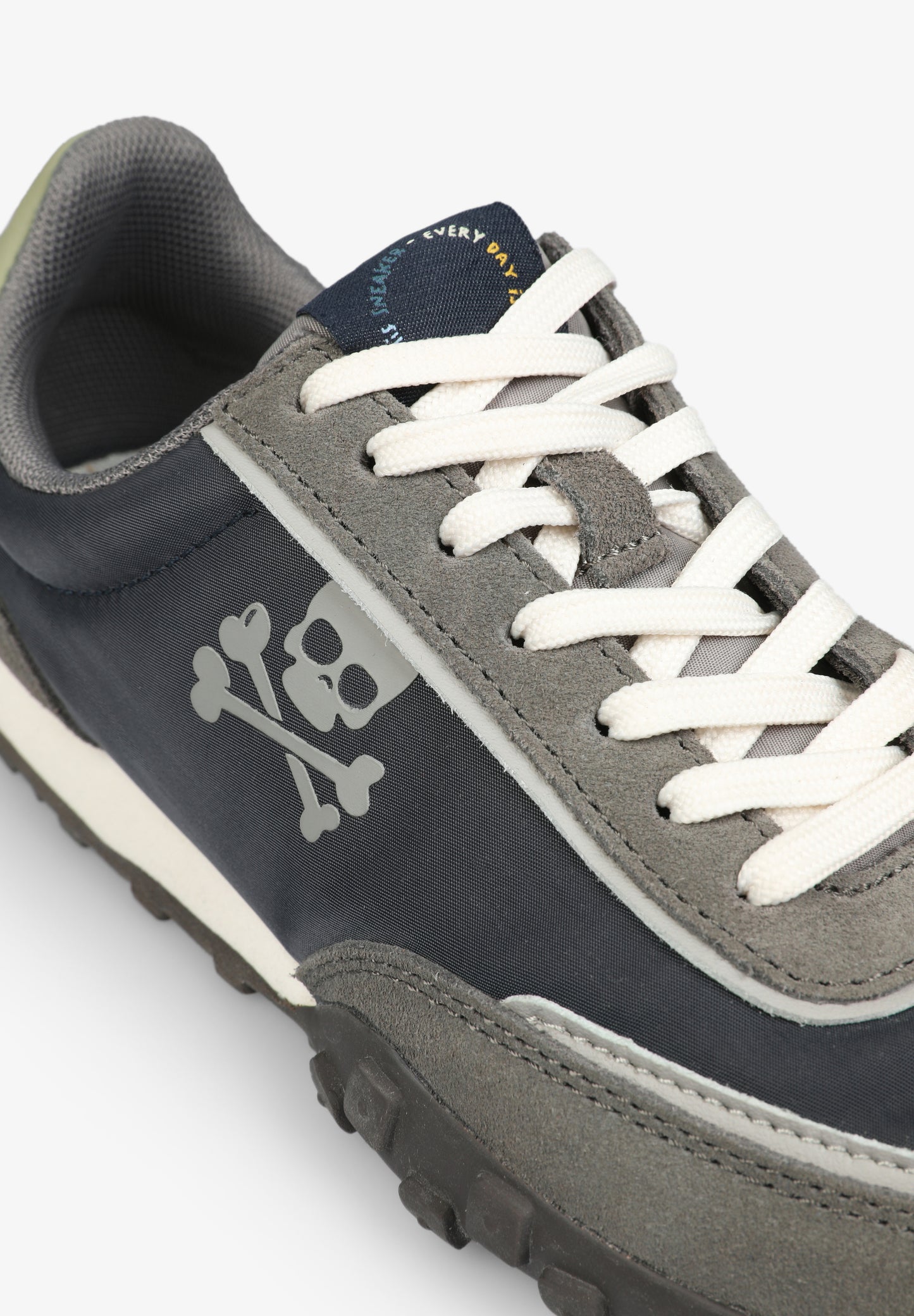 SNEAKERS BAJAS PRINT CALAVERA