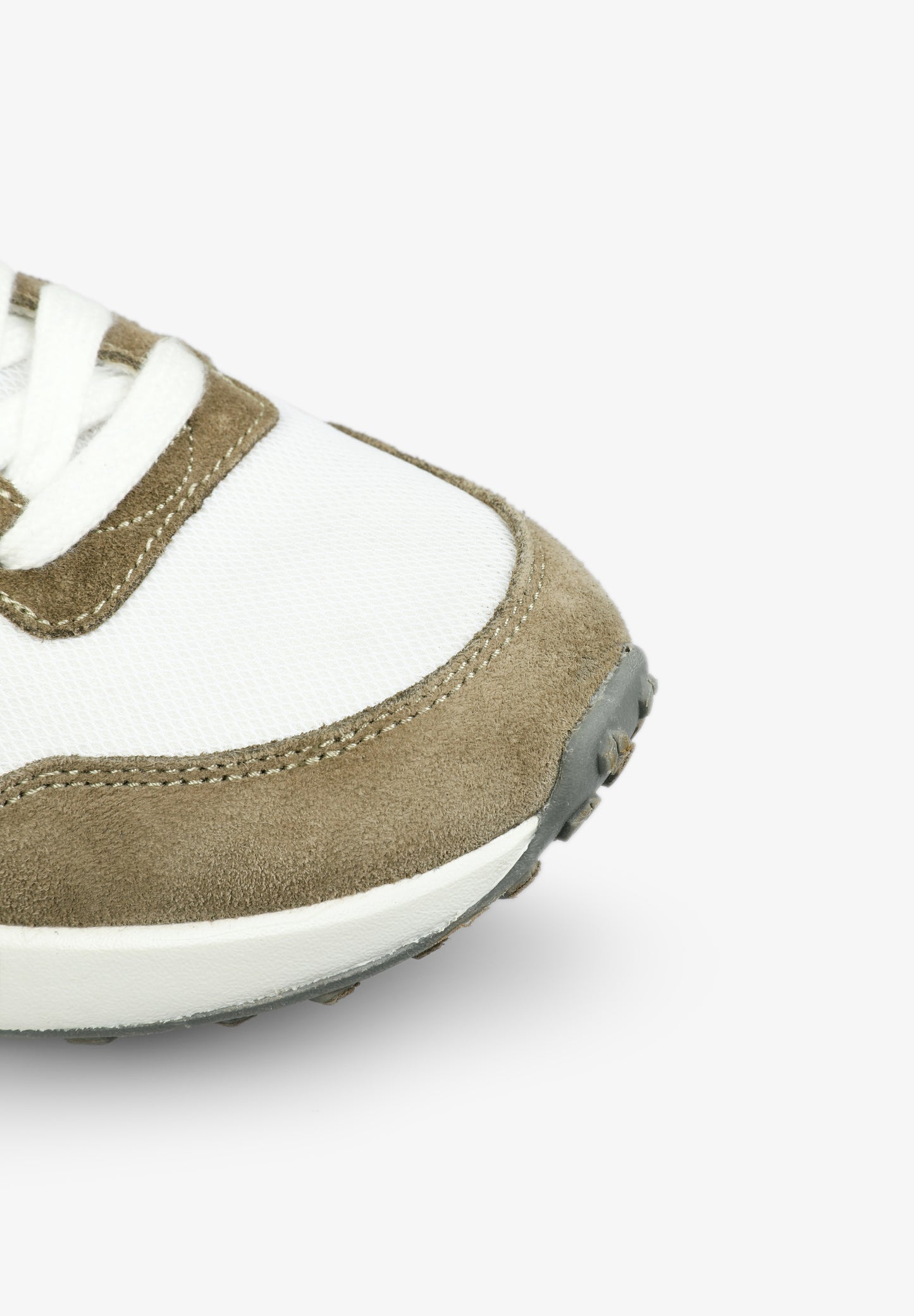 SNEAKERS CALAVERA SUELA DENTADA