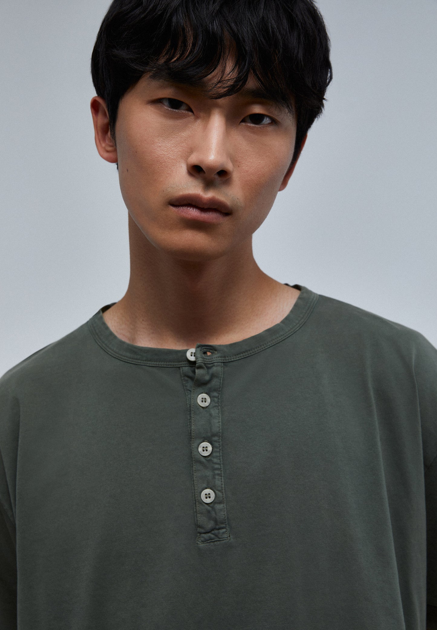 CAMISETA SOFT BOTONES CUELLO