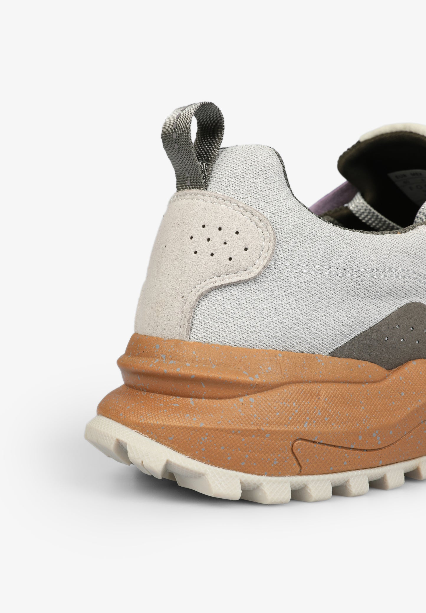 SNEAKERS DETALLE SUELA MOTEADA