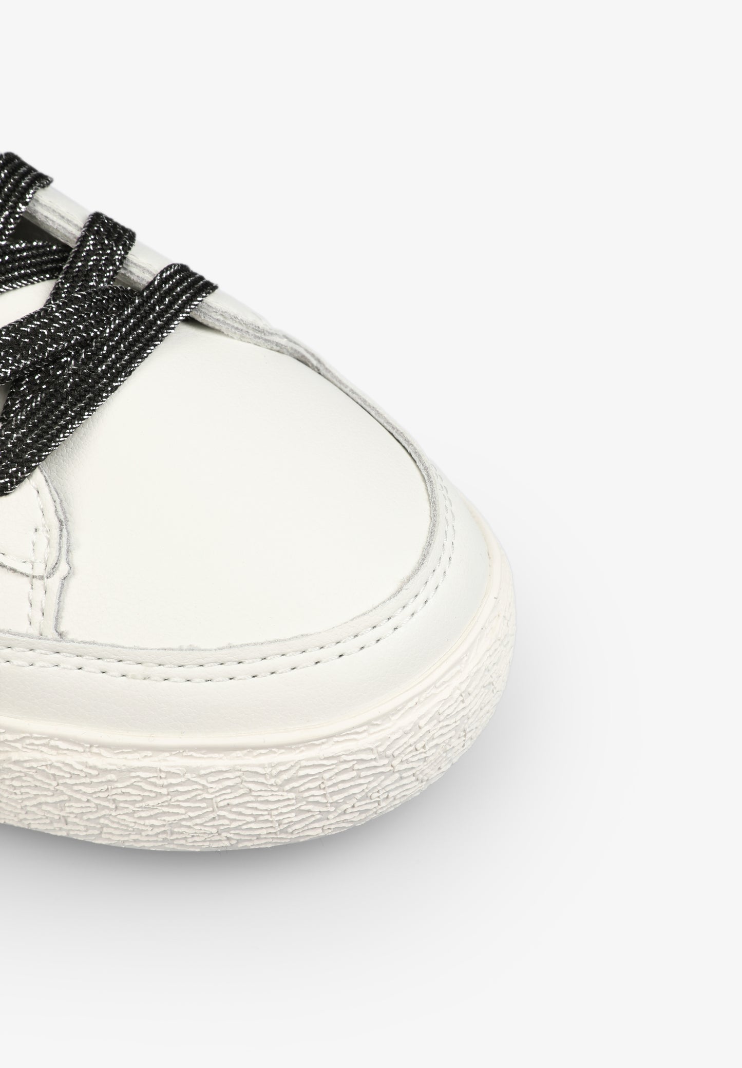 SNEAKERS BAJAS DETALLE METALIZADO